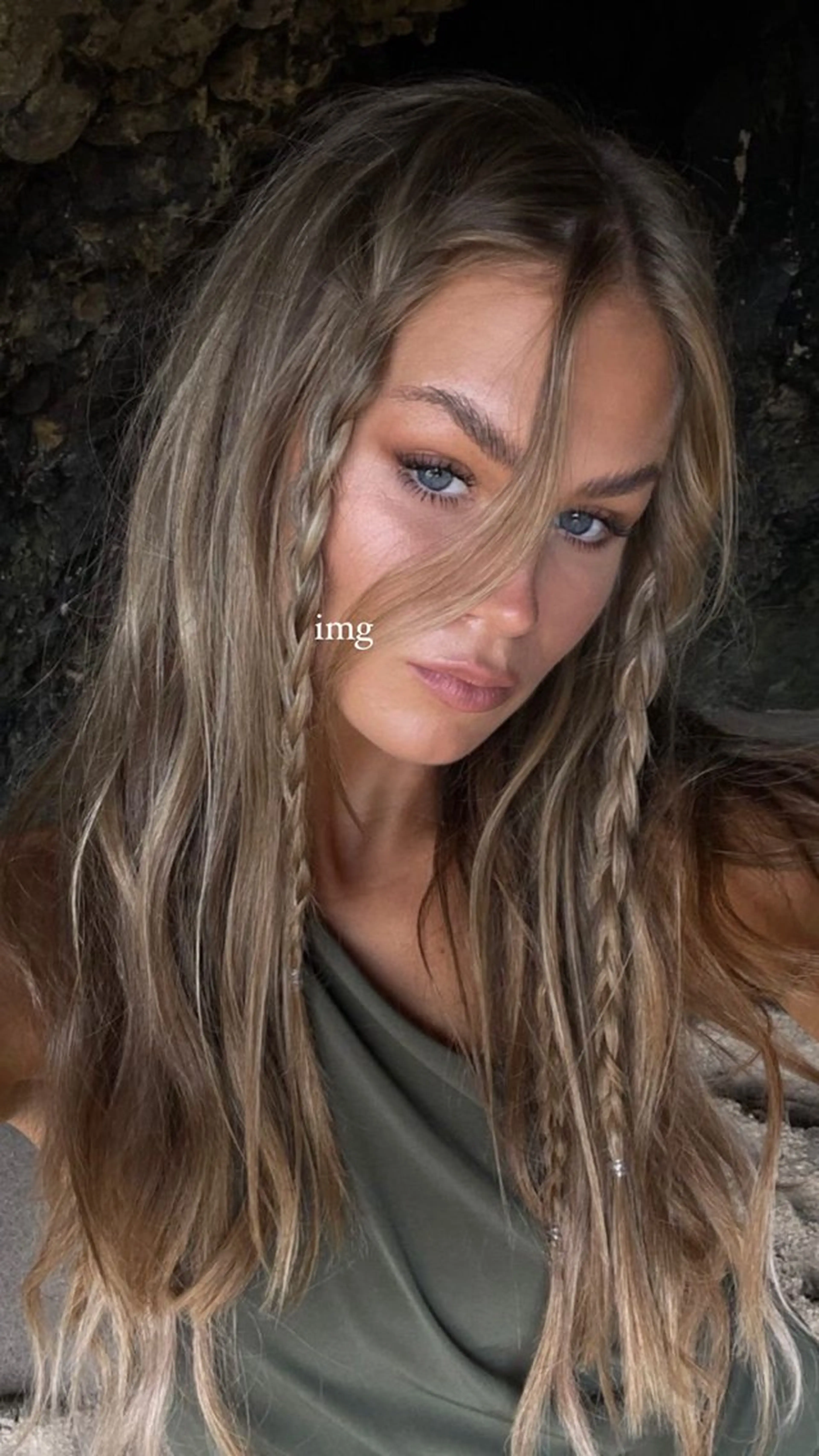 カラー ハイライトカラー EIGHT mana 海外グレージュ🥥のヘアスタイル