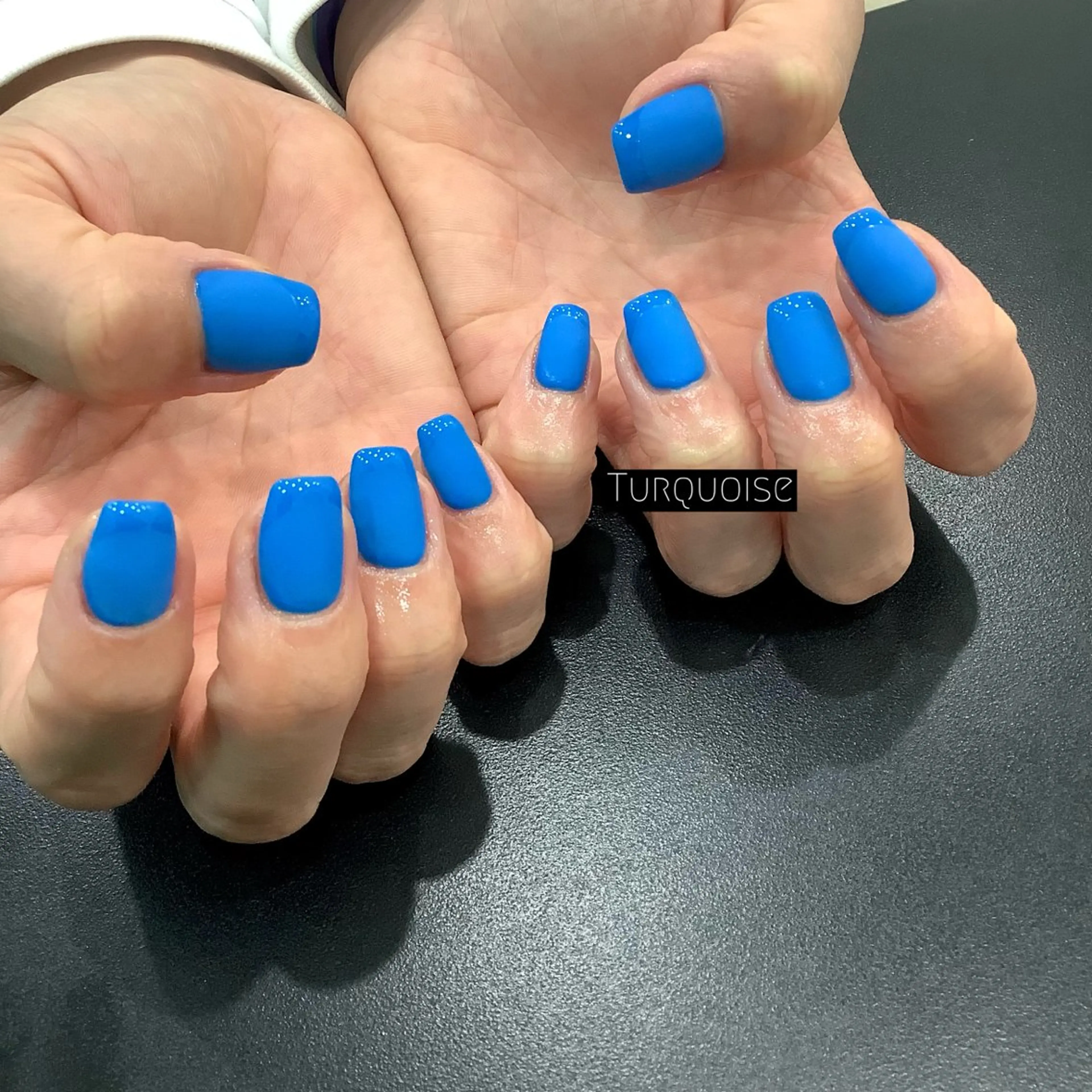 ネイル ハンドネイル ハンドケア 個性派ネイルサロン 💅🏼ターコイズのネイルデザイン