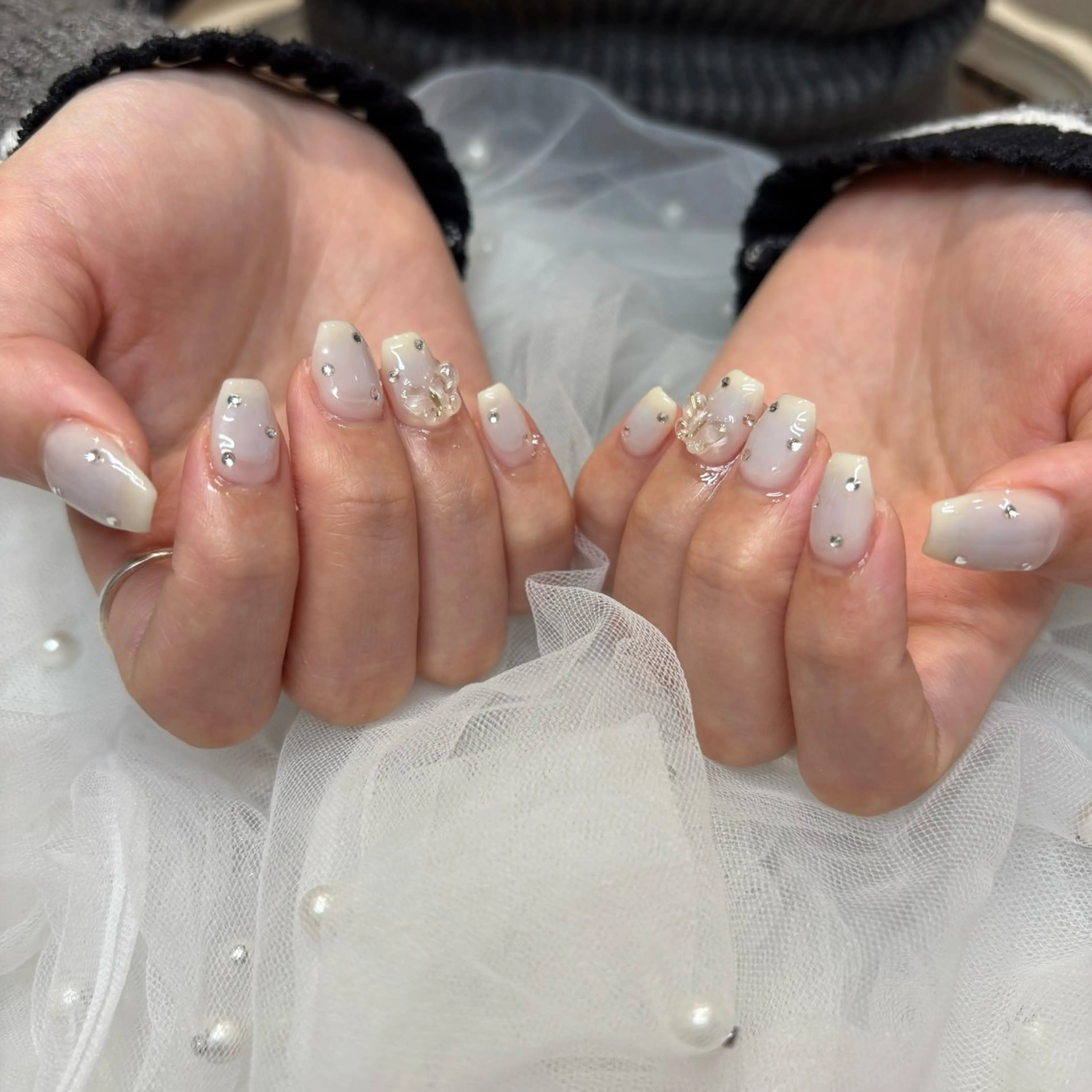 ネイル チークネイル 水色 ハンドネイル 荒巻 めいのネイルデザイン