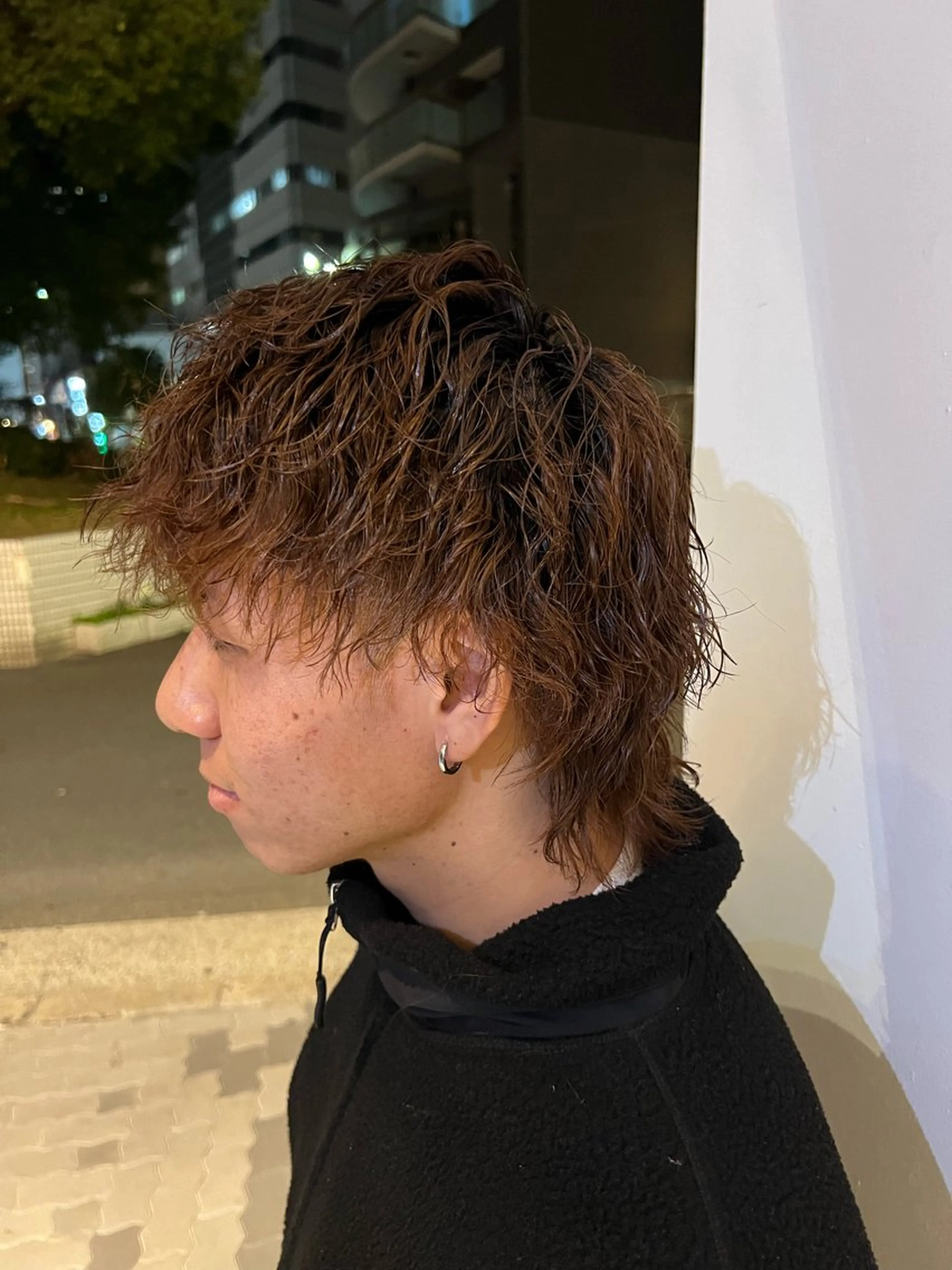 ミディアム パーマ メンズ 波巻きパーマ メンズウルフカット ウルフカット メンズパーマ 特化/京橋/栗野のヘアスタイル