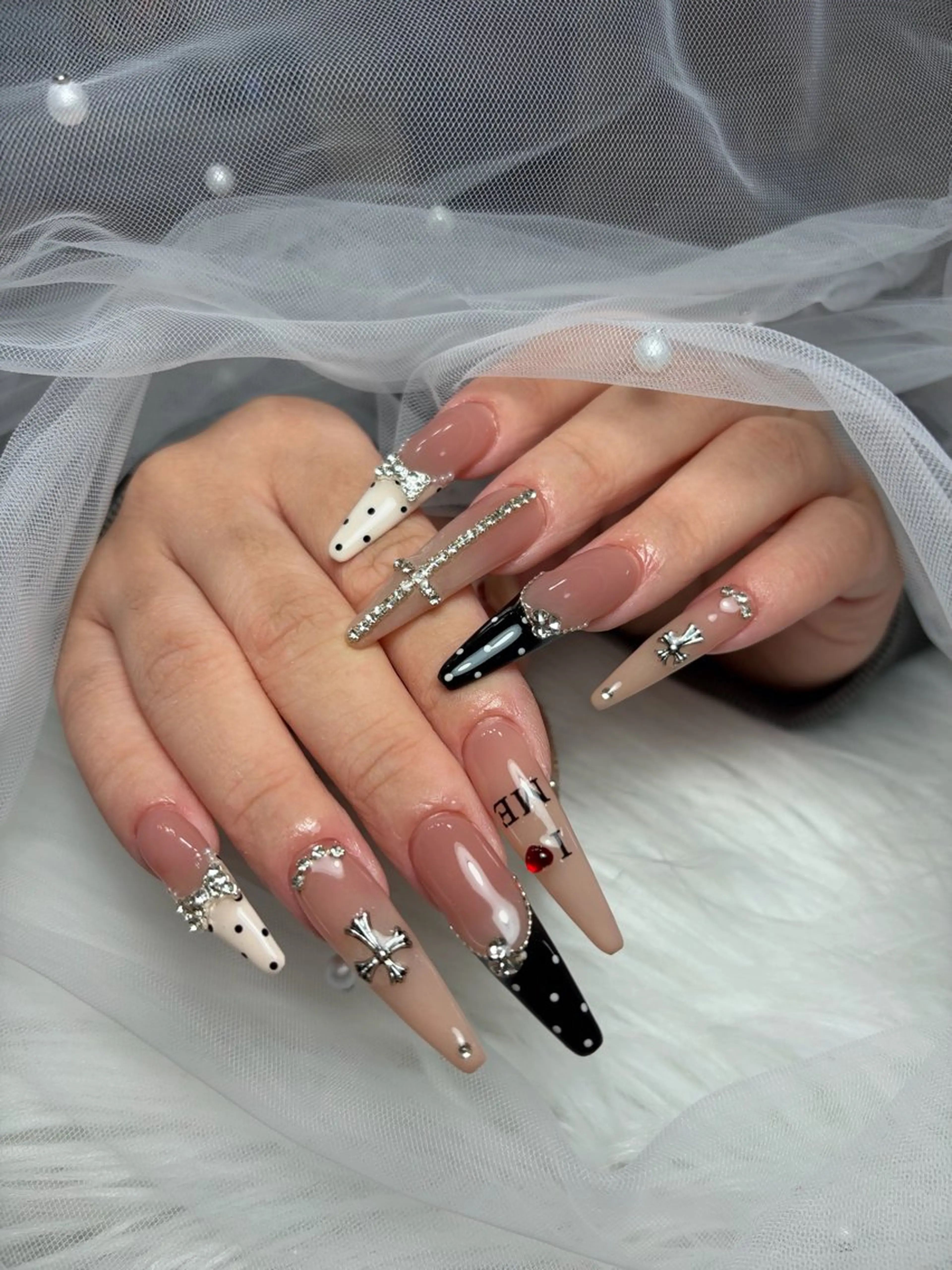 ネイル アートネイル 長さ出し ジェルネイル マグネットネイル ニュアンスネイル ハンドネイル Cloudy Chan Nailのネイルデザイン