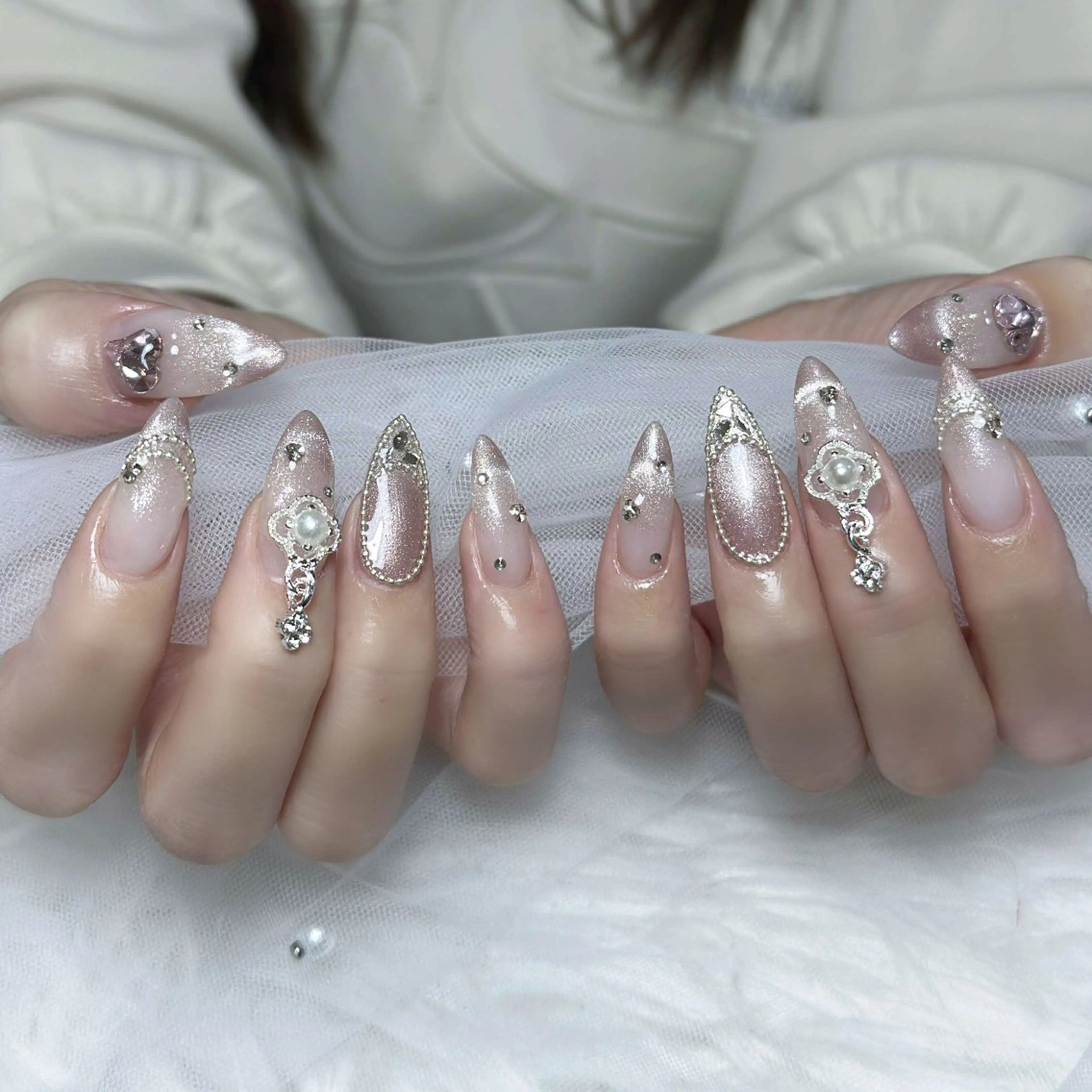 ネイル オーロラネイル ボルドー ブラウン 氷ネイル・うるうるネイル キラキラネイル ハンドネイル Julli NailStudioのネイルデザイン