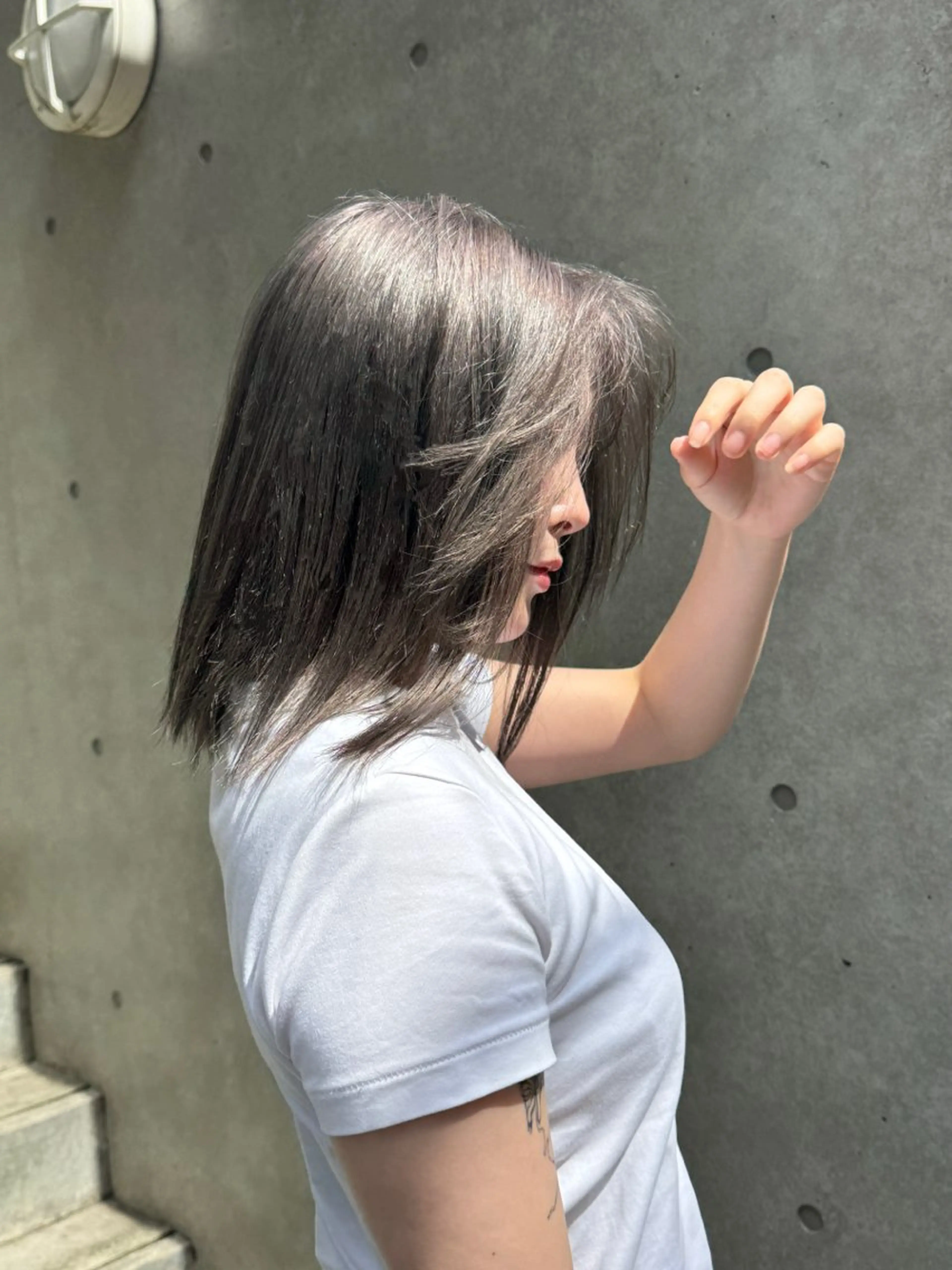 カラー ニトウ レイナのヘアスタイル