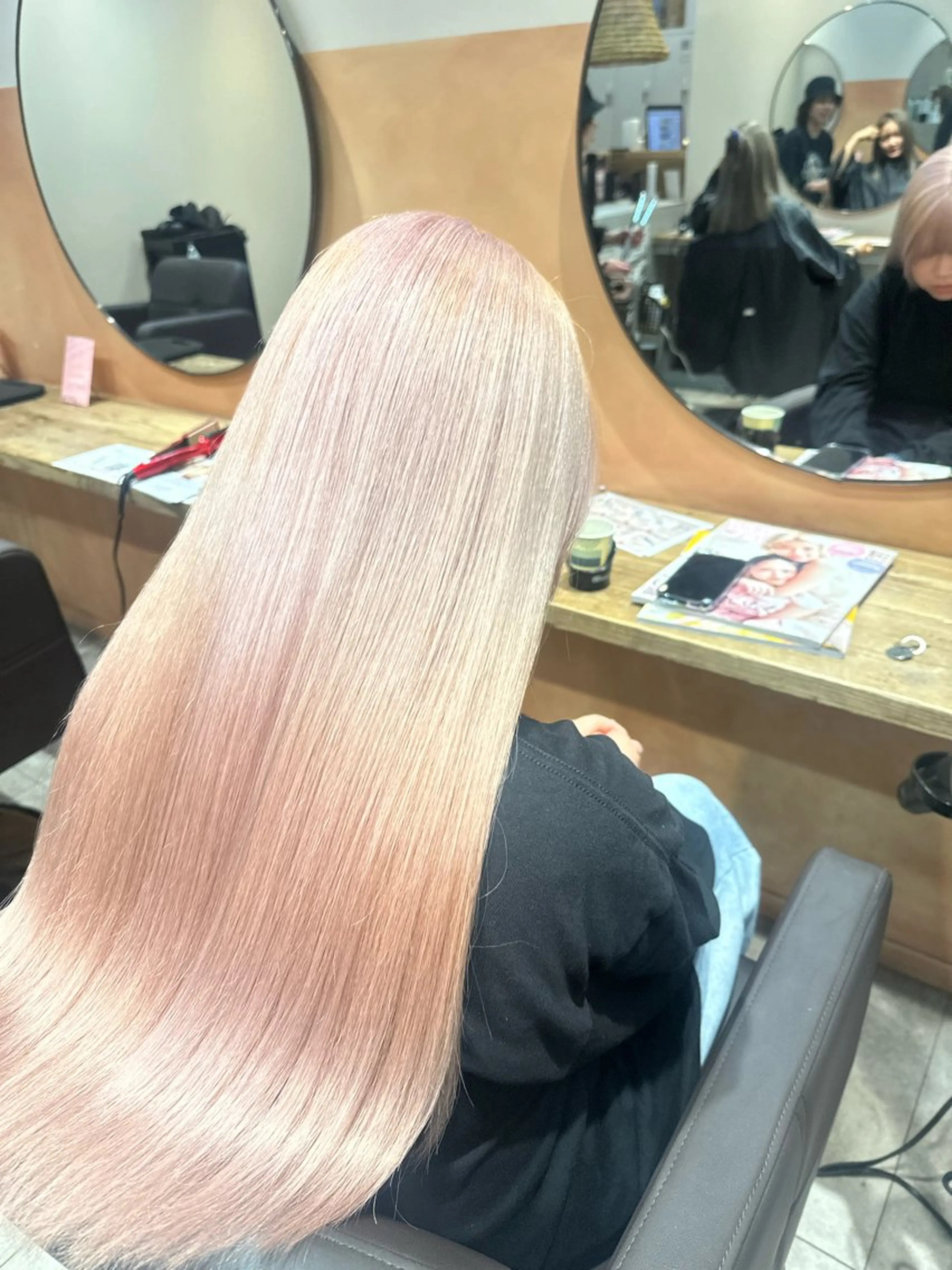 ロング カラー ブリーチ ピンクカラー ホワイトピンク カット ヘアカラー トリートメント yu-kiハイトーン /ブリーチ無しカラーのヘアスタイル