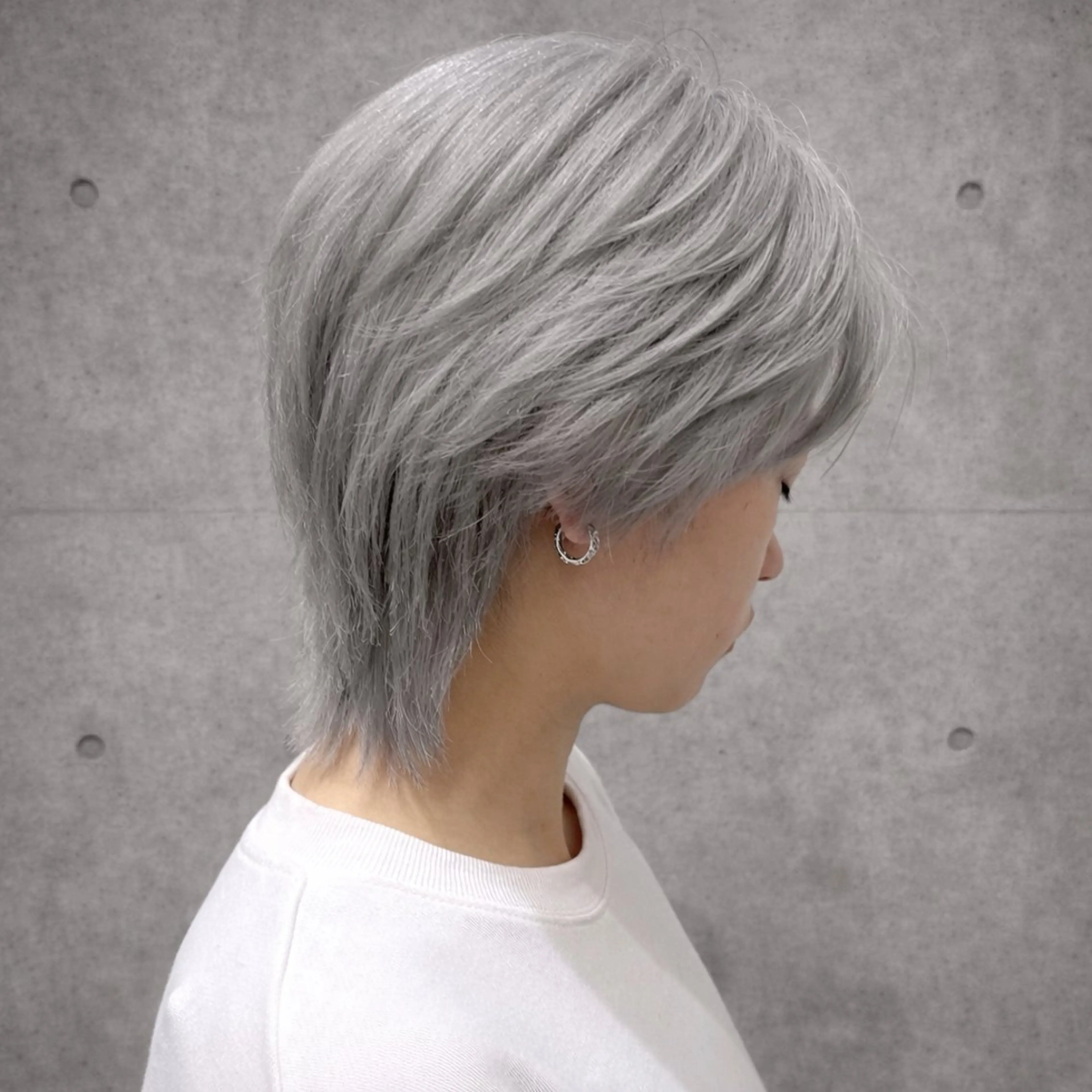 ショート カラー ブリーチ ケアブリーチ ハイトーンカラー シルバー ホワイトシルバー ヘアカラー トリートメント ヘアセット ✨ブリーチ支持No1 複雑履歴修正/舘岡のヘアスタイル