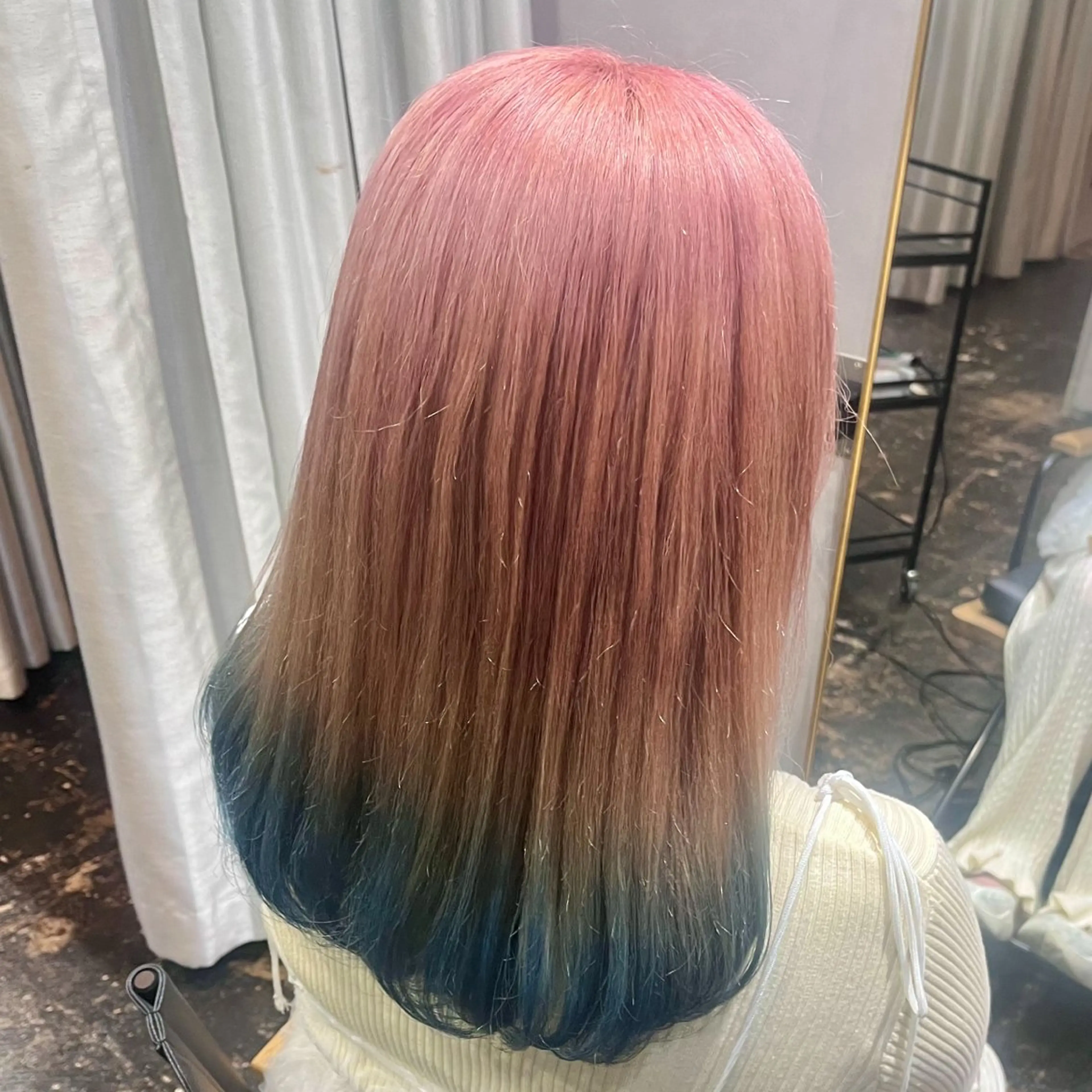 ミディアム カラー ブリーチ カット ヘアカラー トリートメント 伊藤 玲衣のヘアスタイル