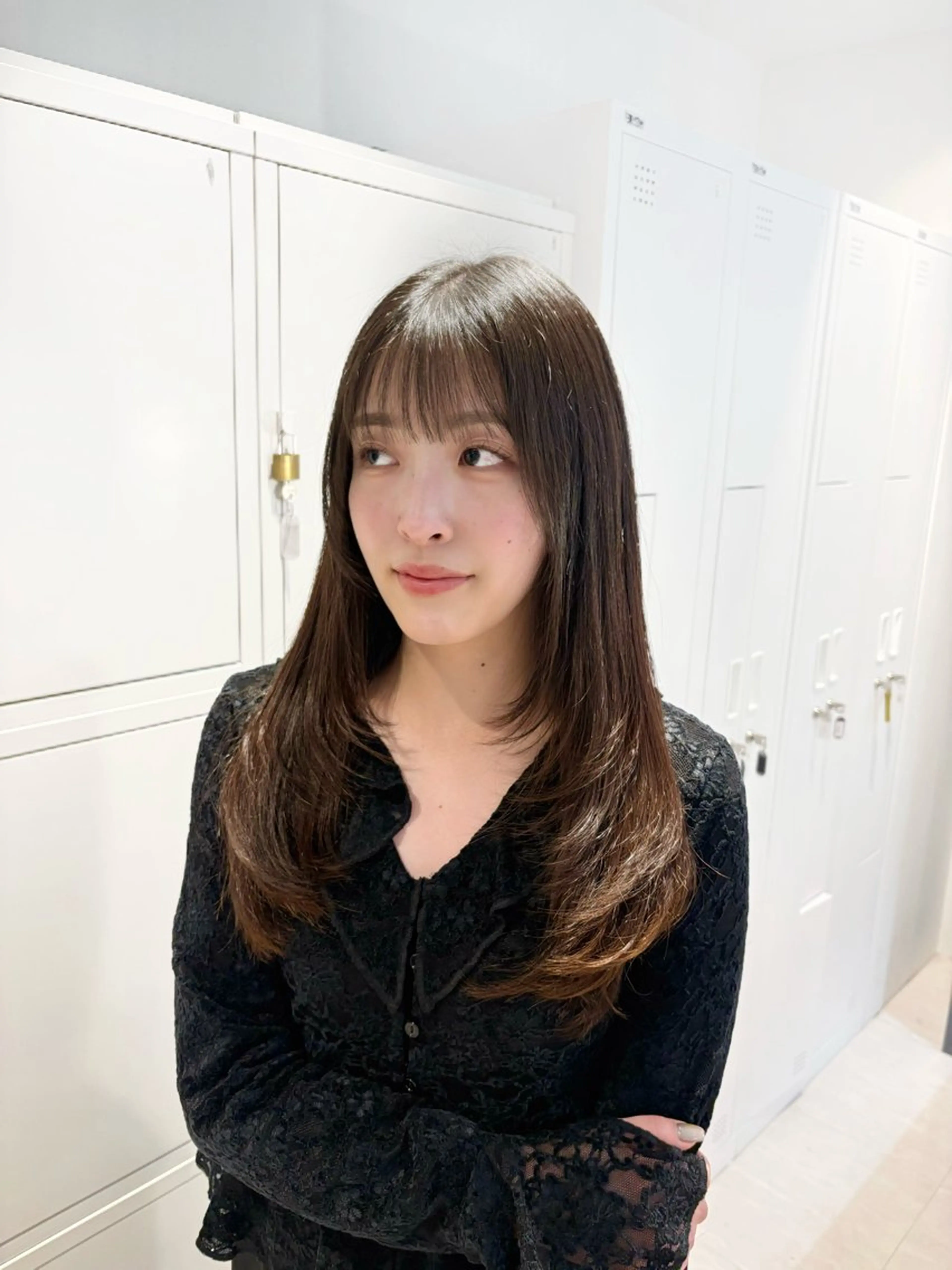 セミロング レイヤーカット ニトウ レイナのヘアスタイル
