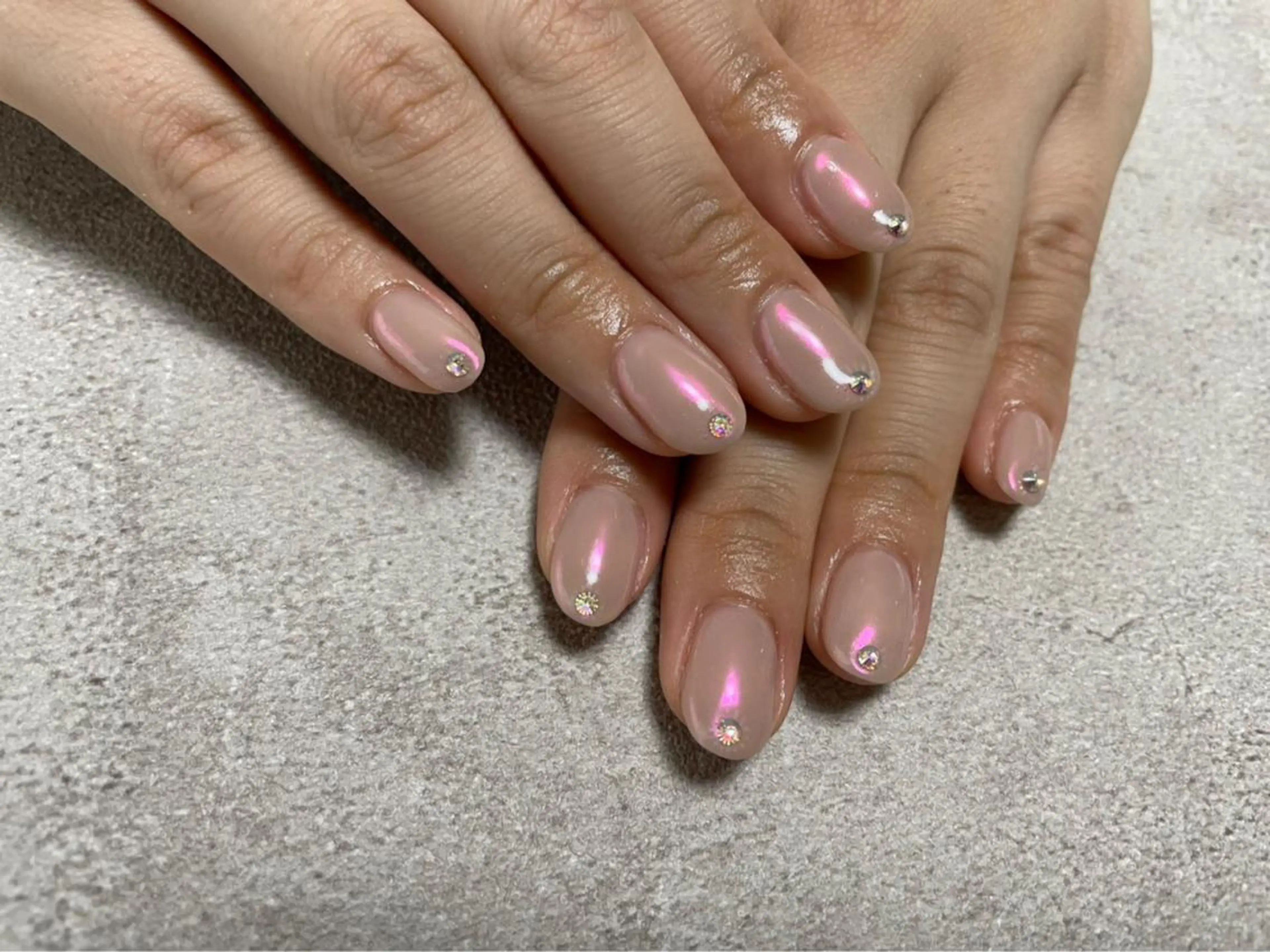 ネイル オーロラネイル ワンカラーネイル ストーンネイル ハンドネイル mogunail &blowのネイルデザイン