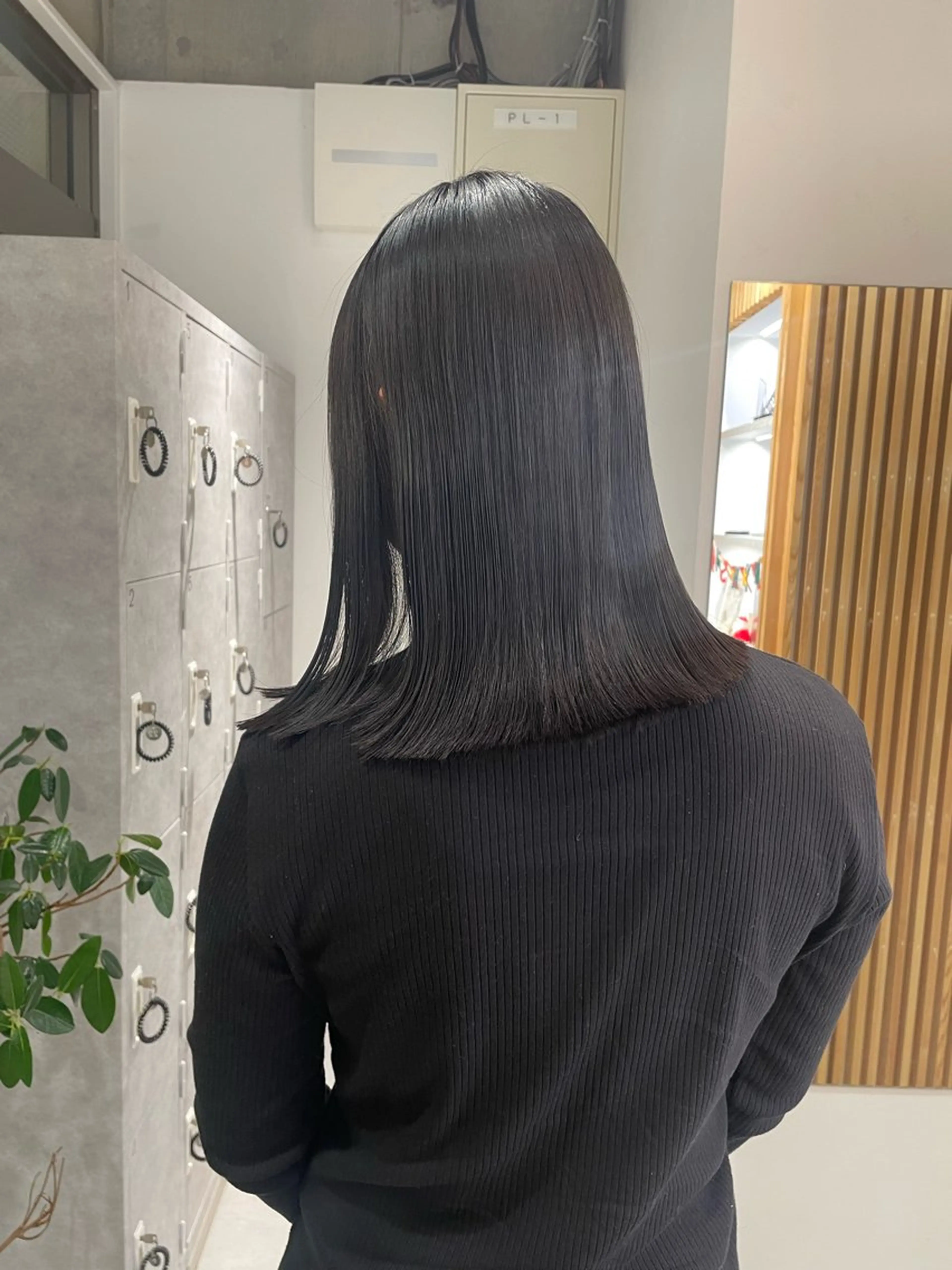 セミロング カラー 月100人以上 髪質改善施術｜谷口のヘアスタイル