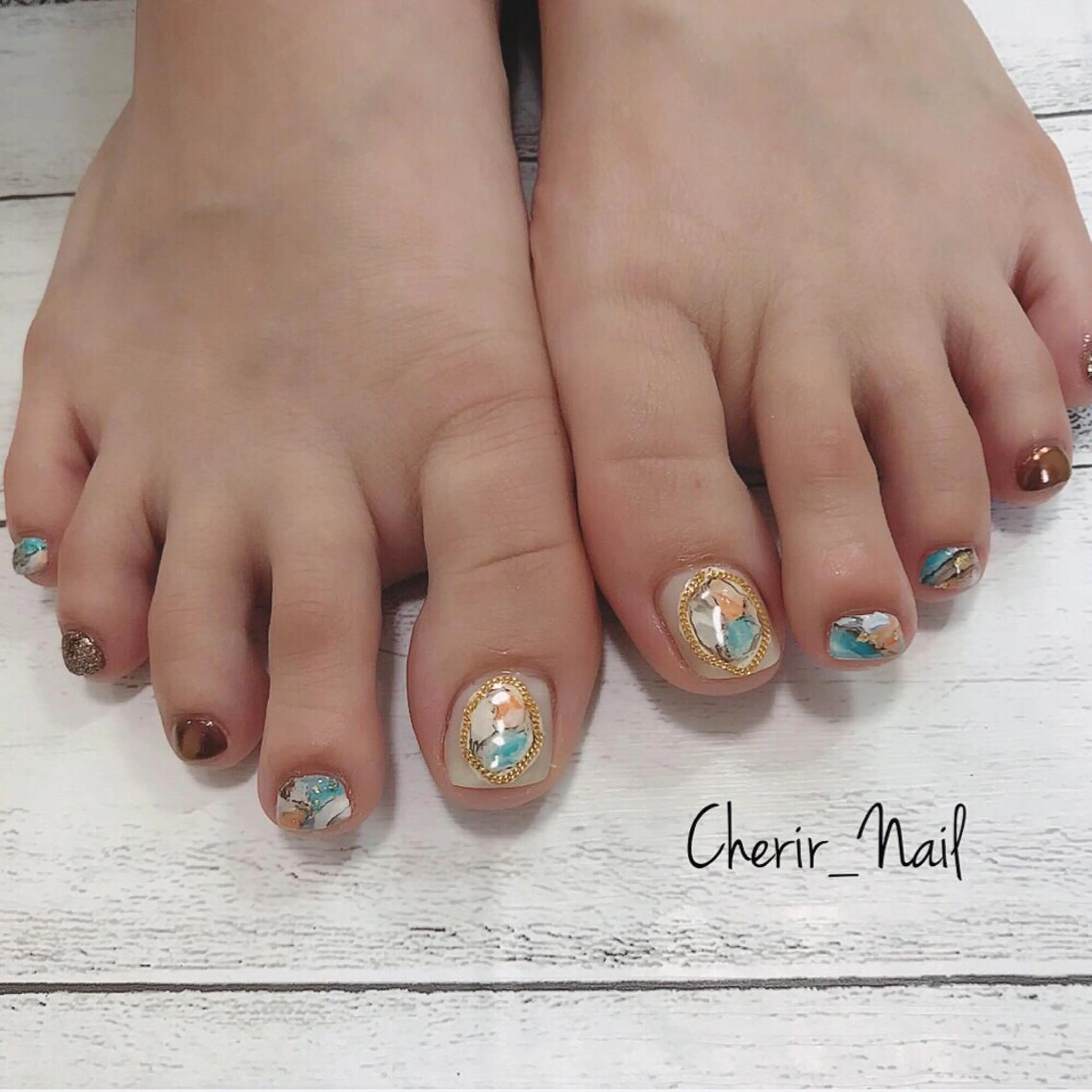 ネイル アートネイル ブラウン カジュアル ラメ(グリッター) ミラーネイル フットネイル Cherirnail kaoriのネイルデザイン