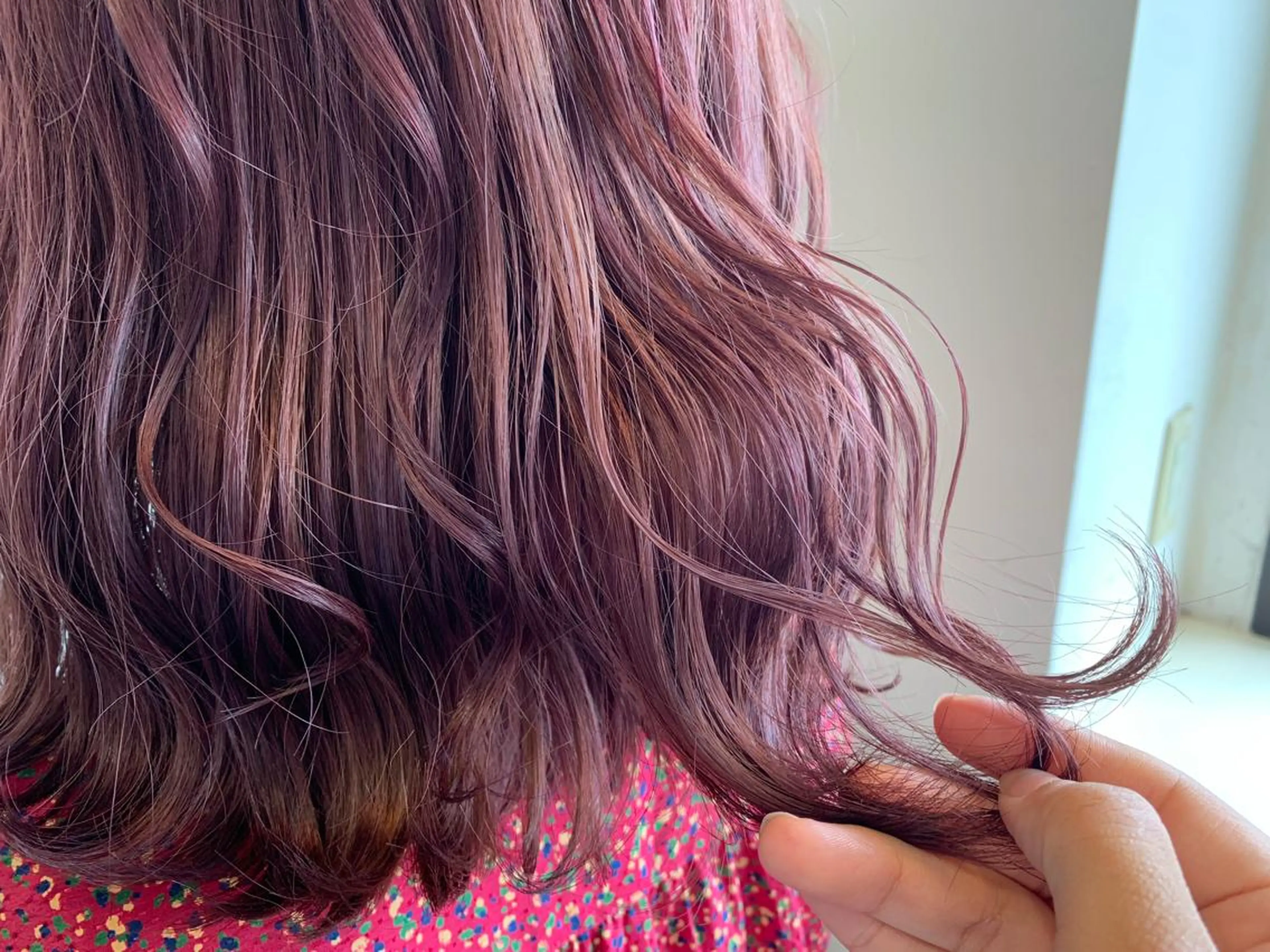 セミロング カラー ヘアアレンジ ブリーチ ハイトーンカラー ピンクカラー 🌿‬ ܸAir 透明感🌱西村知佳のヘアスタイル