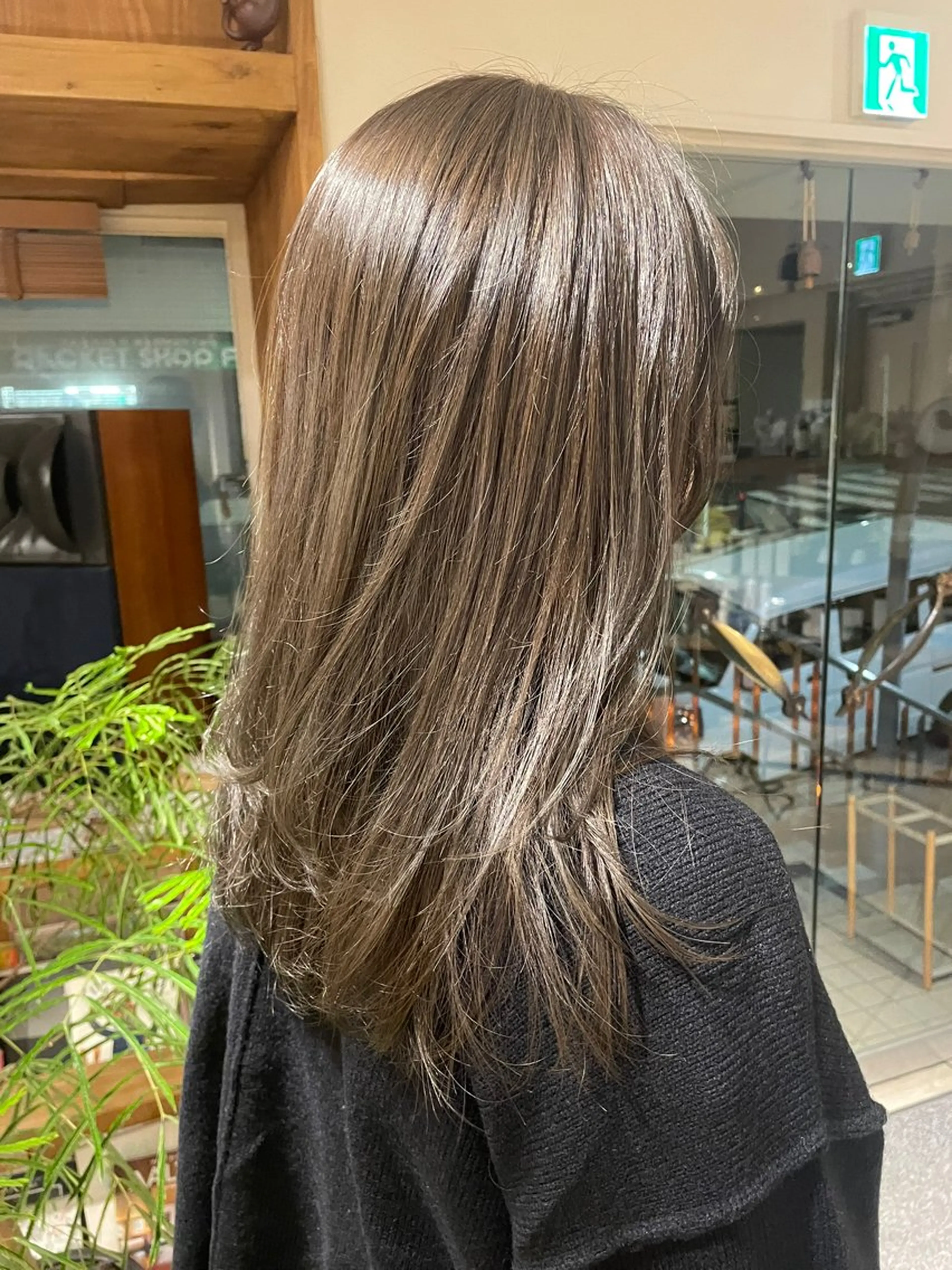 ロング カラー オリーブカラー 透明感カラー🫧/ レイヤー/髪質改善のヘアスタイル