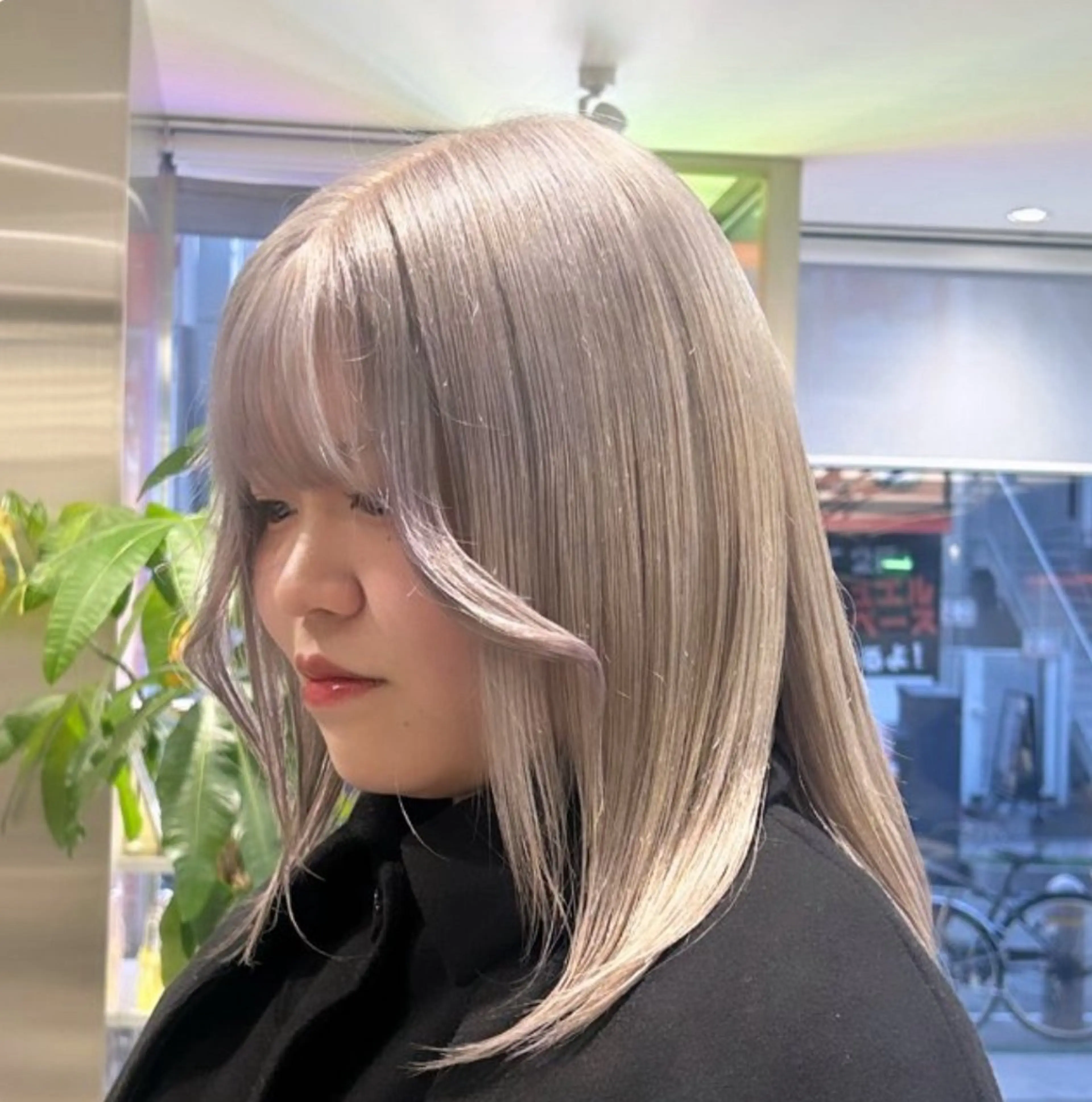 ミディアム カラー ブリーチ ケアブリーチ 透明感カラー ハイトーンカラー イルミナカラー ヘアカラー トリートメント メンズ/ボブ/パーマ /くるみのマツエク・マツパデザイン