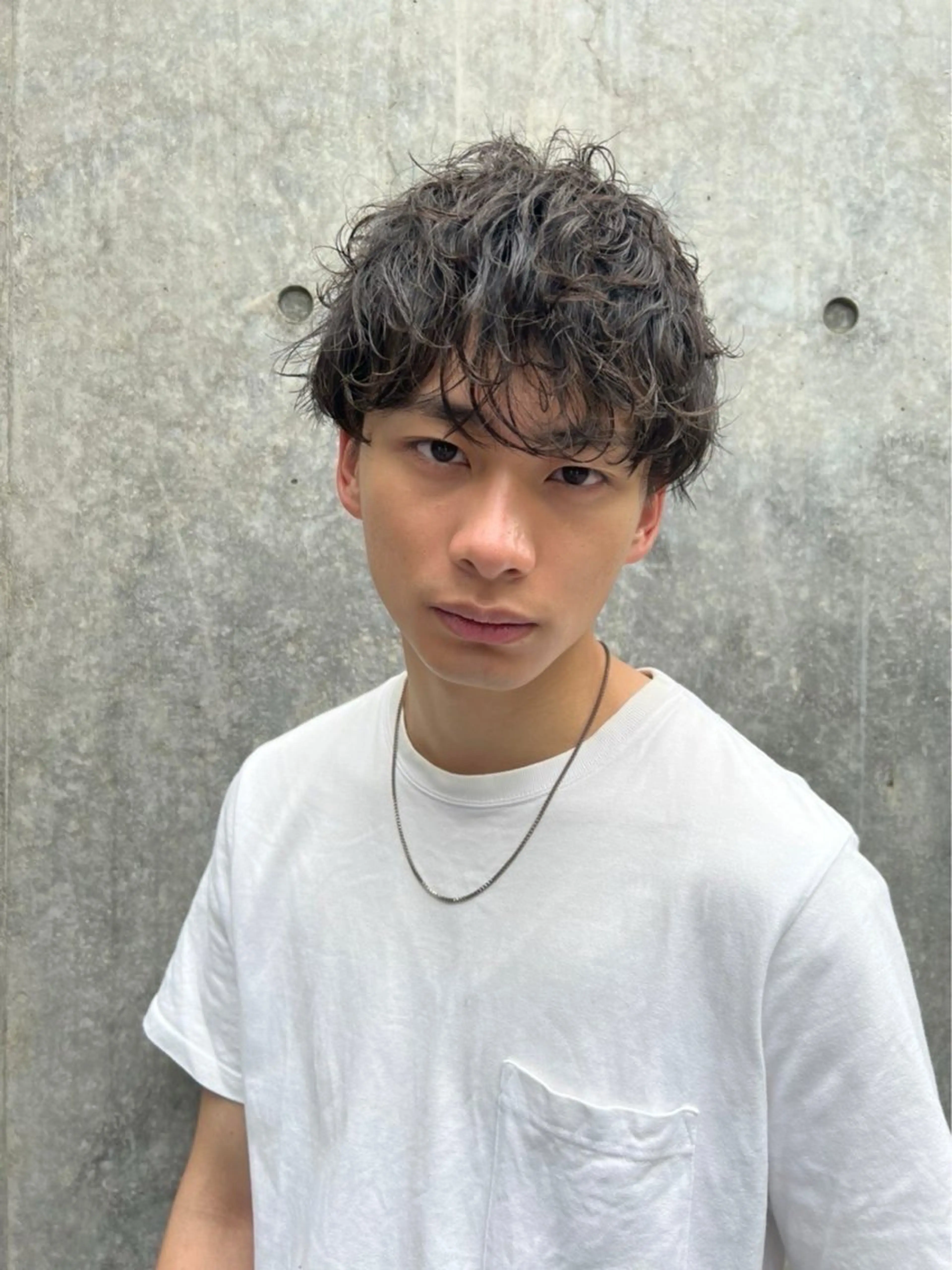 メンズ ダブルカラー寒色系 ボリューム改善ハヤトのヘアスタイル