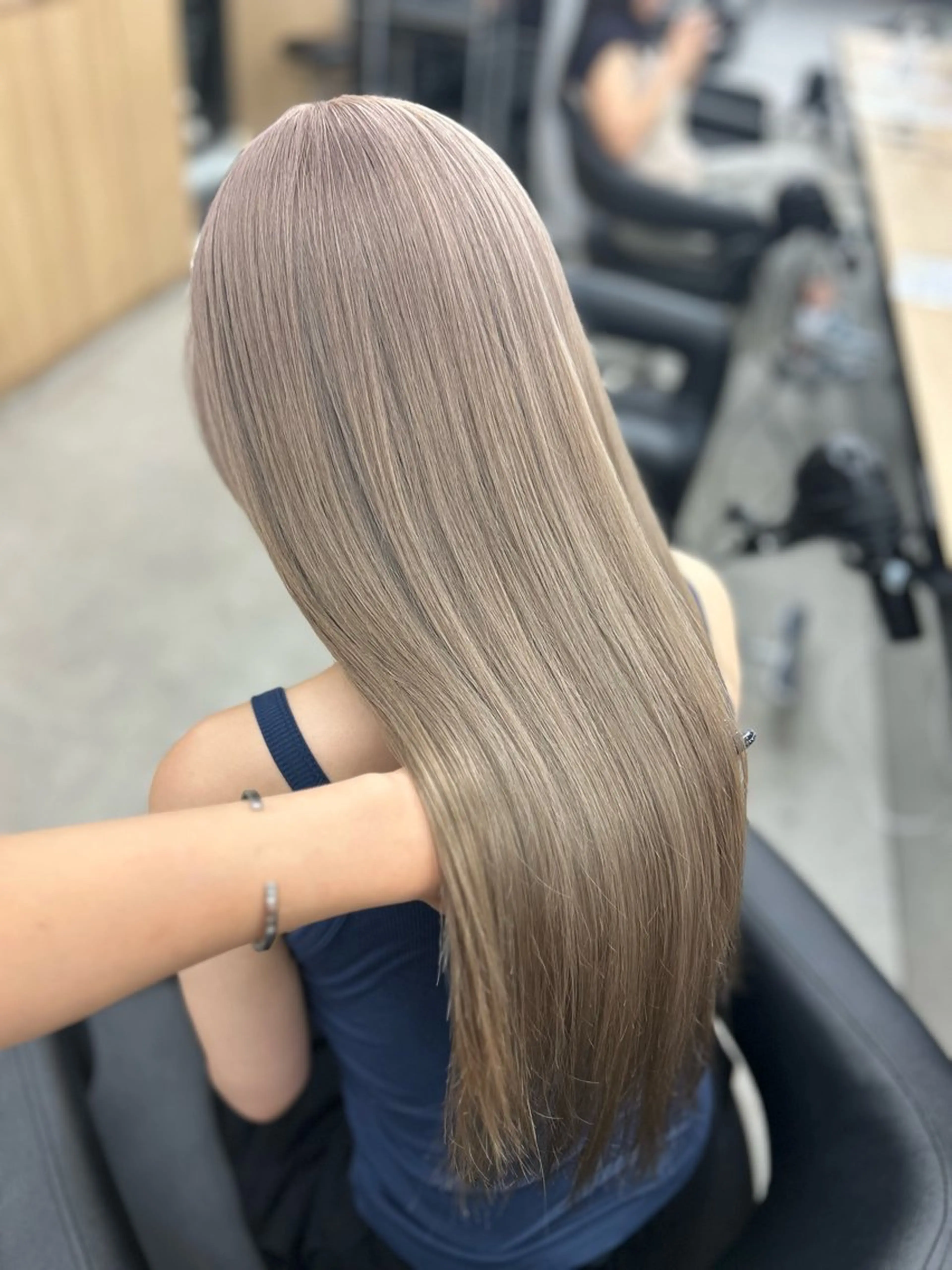 ロング カラー ヘアカラー トリートメント ヘッドスパ ヘアセット YUKA🤍ベージュ /ミルクティーのヘアスタイル