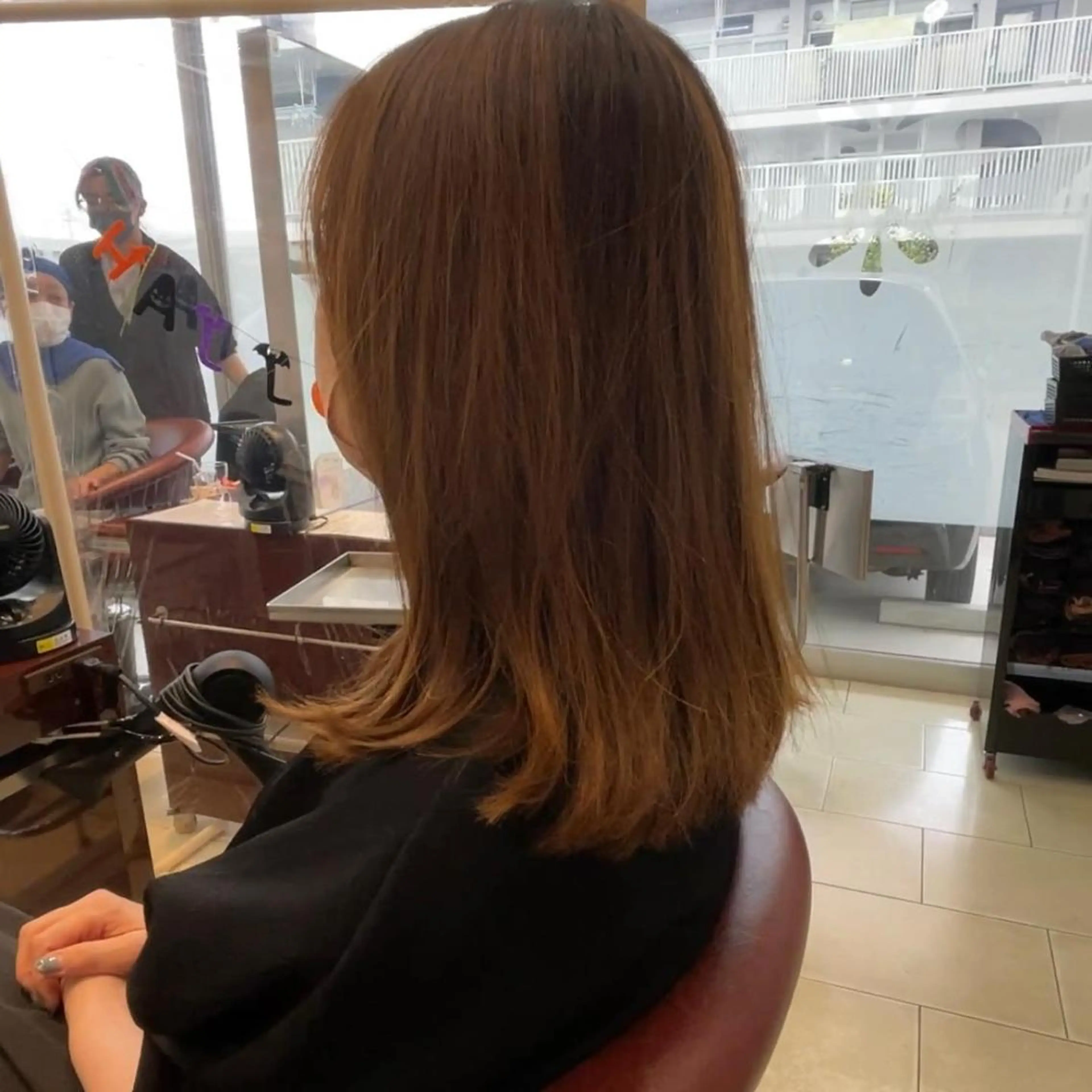 ミディアム カラー パーマ ヘアアレンジ メンズ キッズ マツエク・マツパ 子どものヘアアレンジ メンズバレイヤージュ バレイヤージュ グラデーションカラー レイヤーカット sara 荒井店のヘアスタイル
