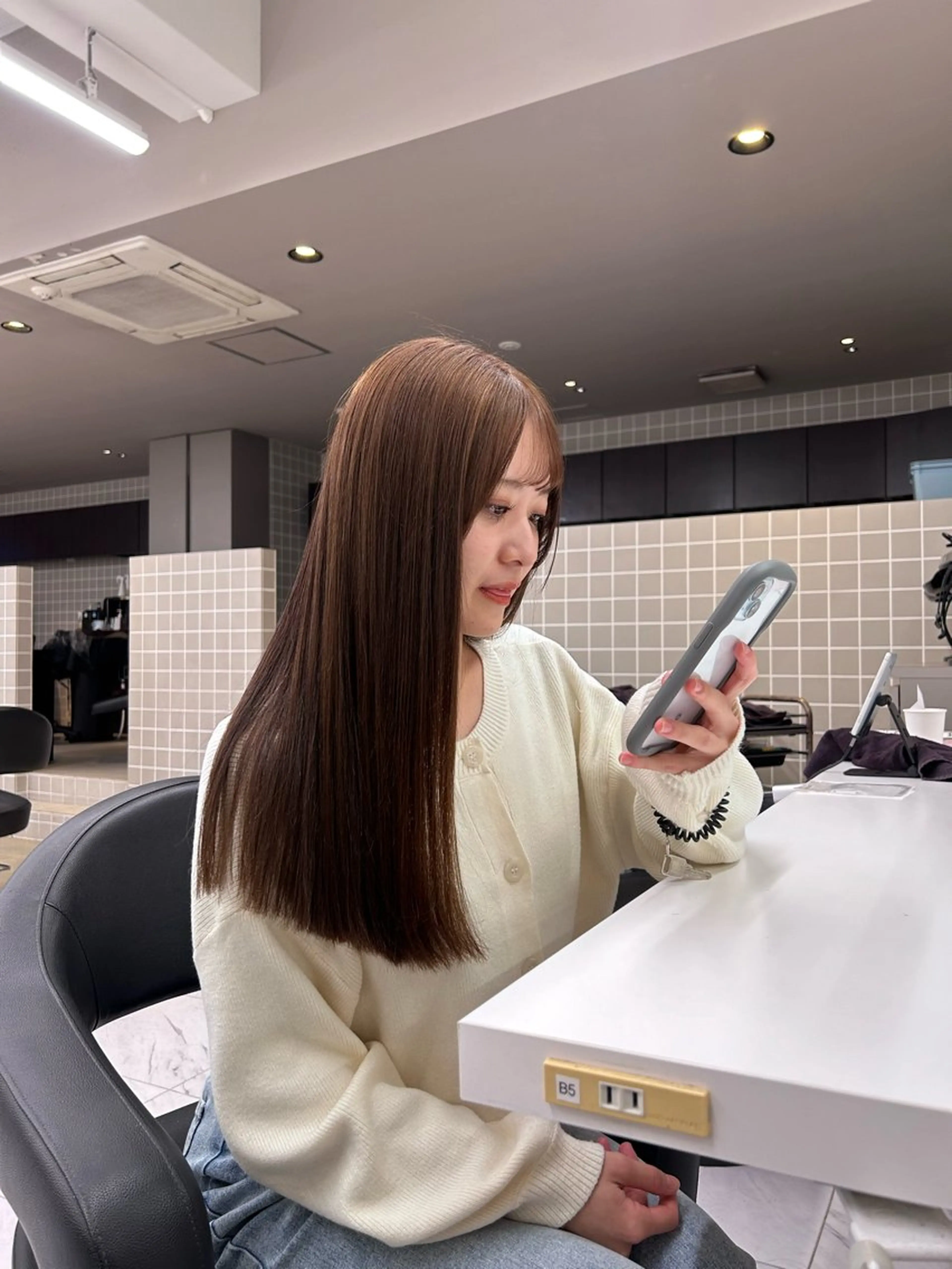 カラー ヘアカラー トリートメント 透明感ベージュ🤎 ナチュラルレイヤーのヘアスタイル