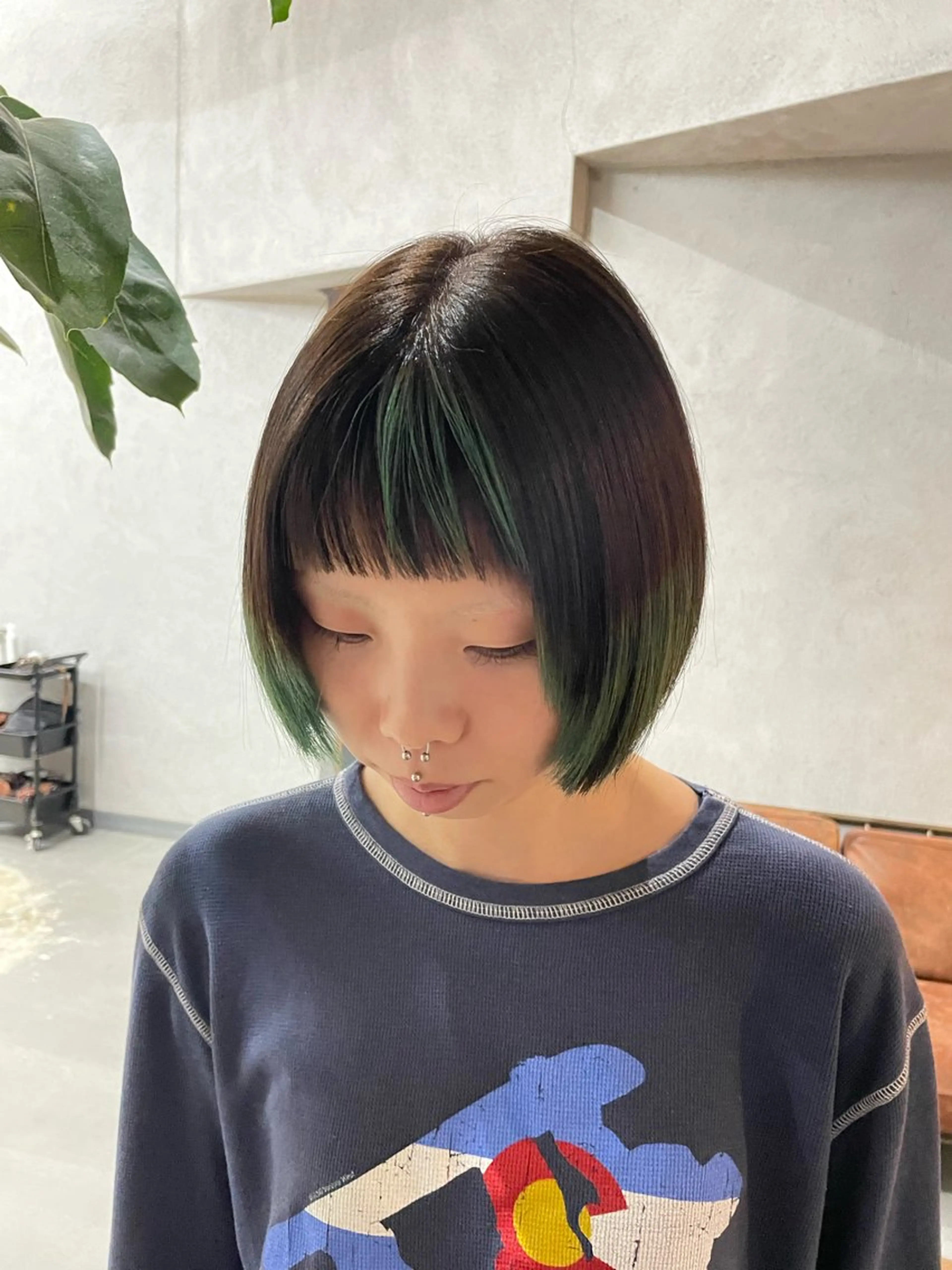 ショート カラー ブリーチ ヘアカラー トリートメント ヘッドスパ 岡田 真綾のヘアスタイル