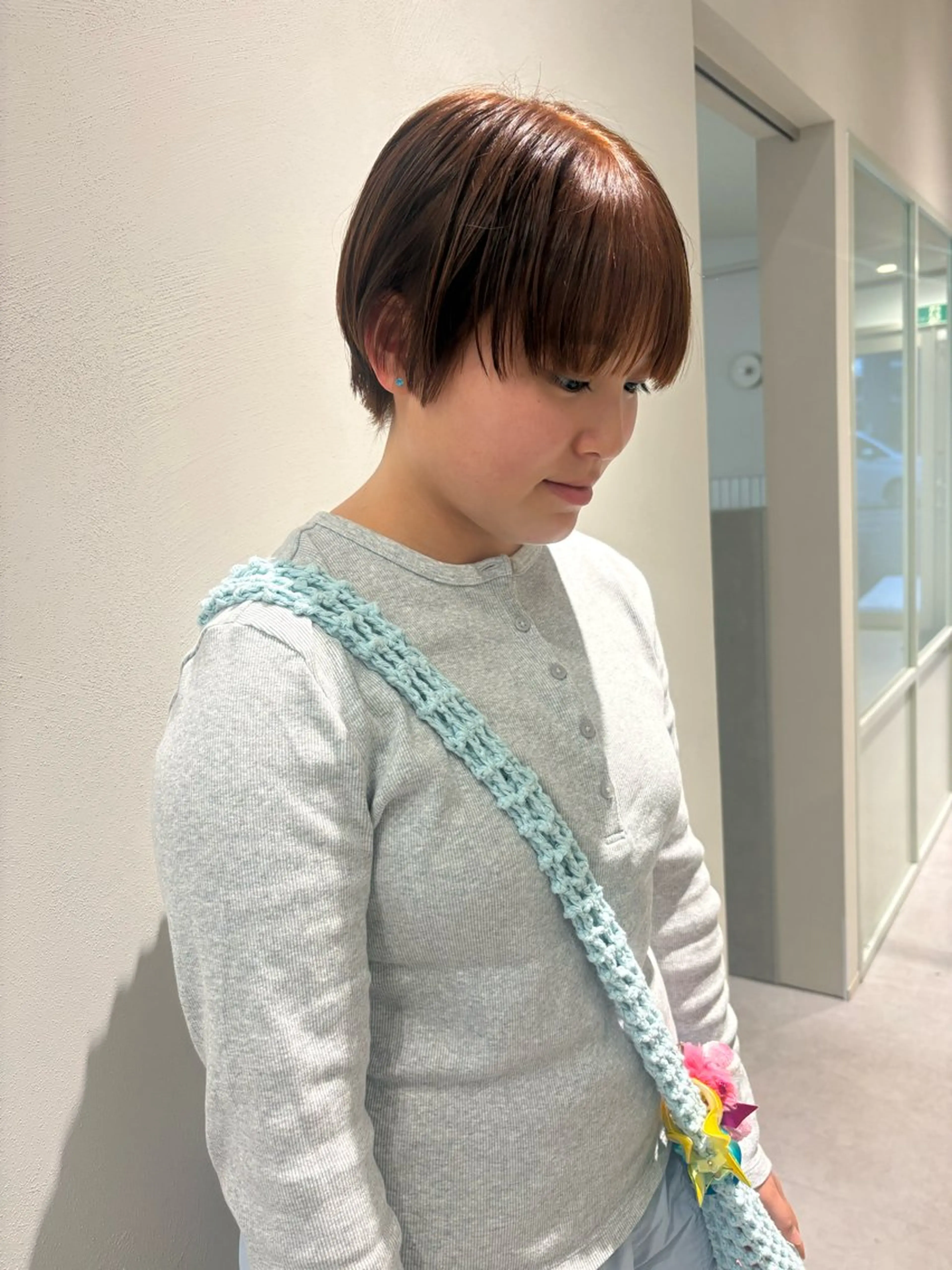 ショート カラー ベージュカラー オレンジ オレンジベージュ カット ヘアカラー トリートメント DEEokazaki hina.Oのヘアスタイル