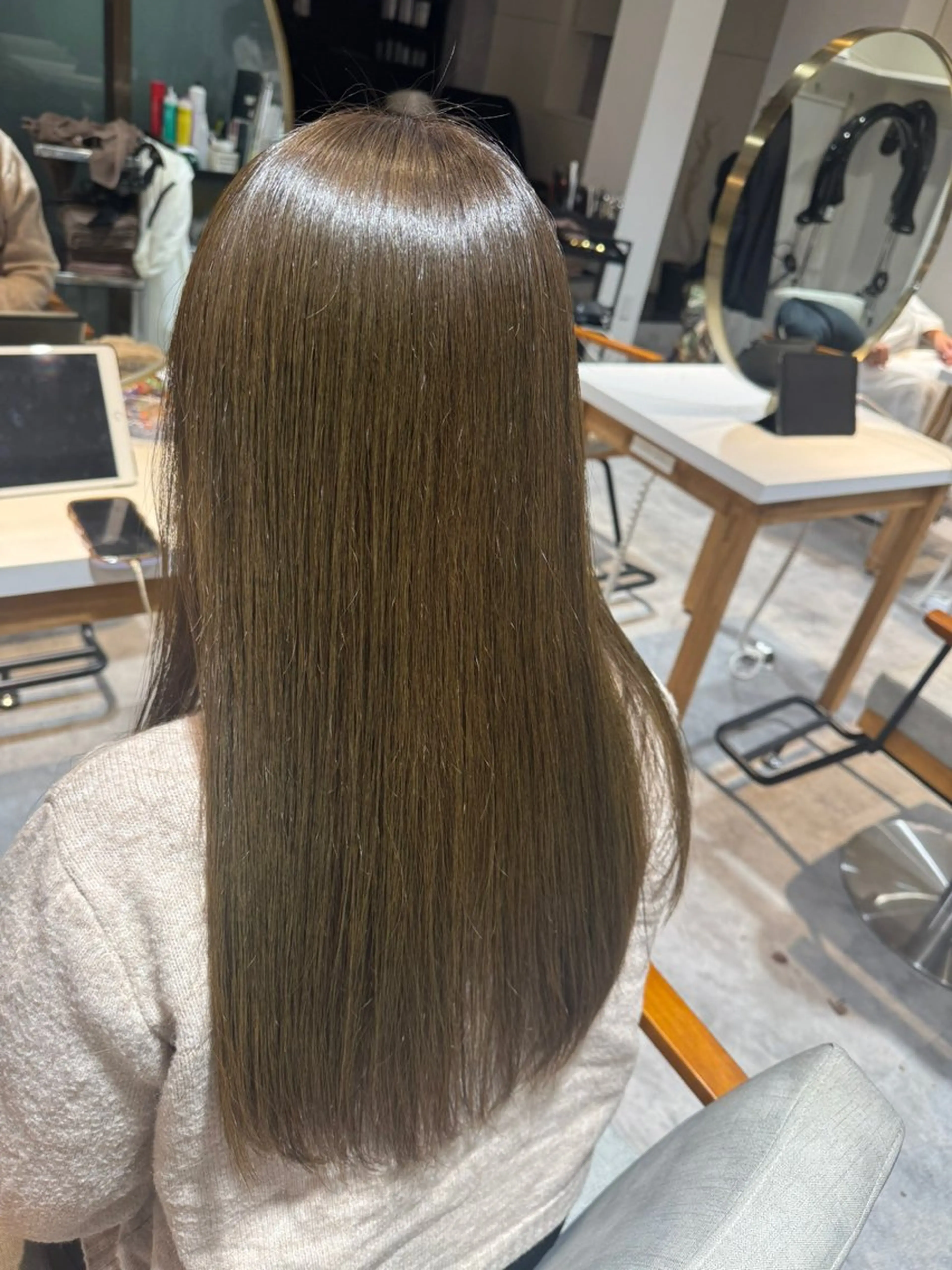 ロング カラー ブリーチ ブリーチなしカラー オリーブカラー カット ヘアカラー 小泉 真緒のヘアスタイル