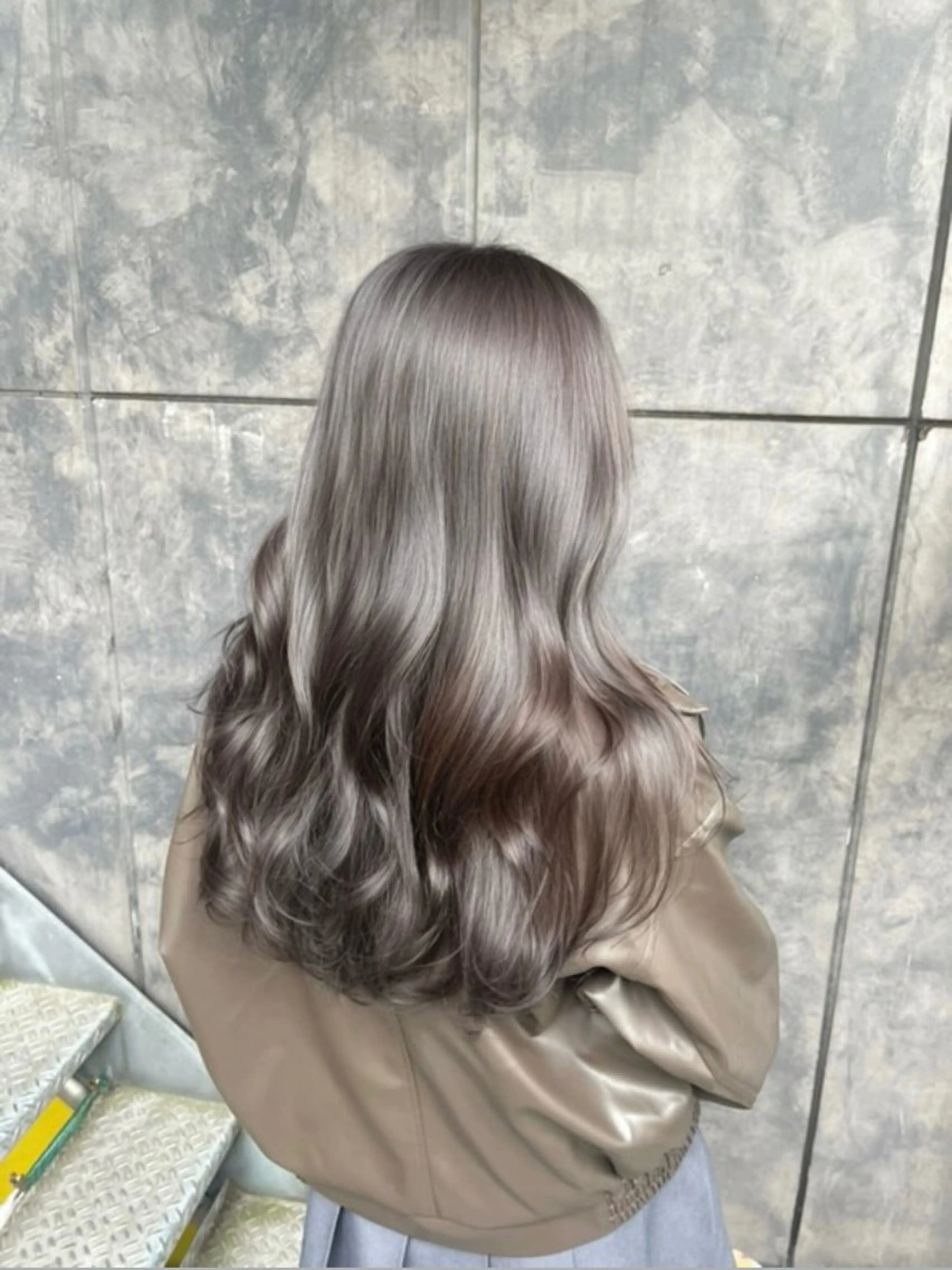 ミディアム カラー カット ヘアカラー トリートメント ヘアセット 🫧艶ダブルカラー ブリーチ🫧トモヤのヘアスタイル