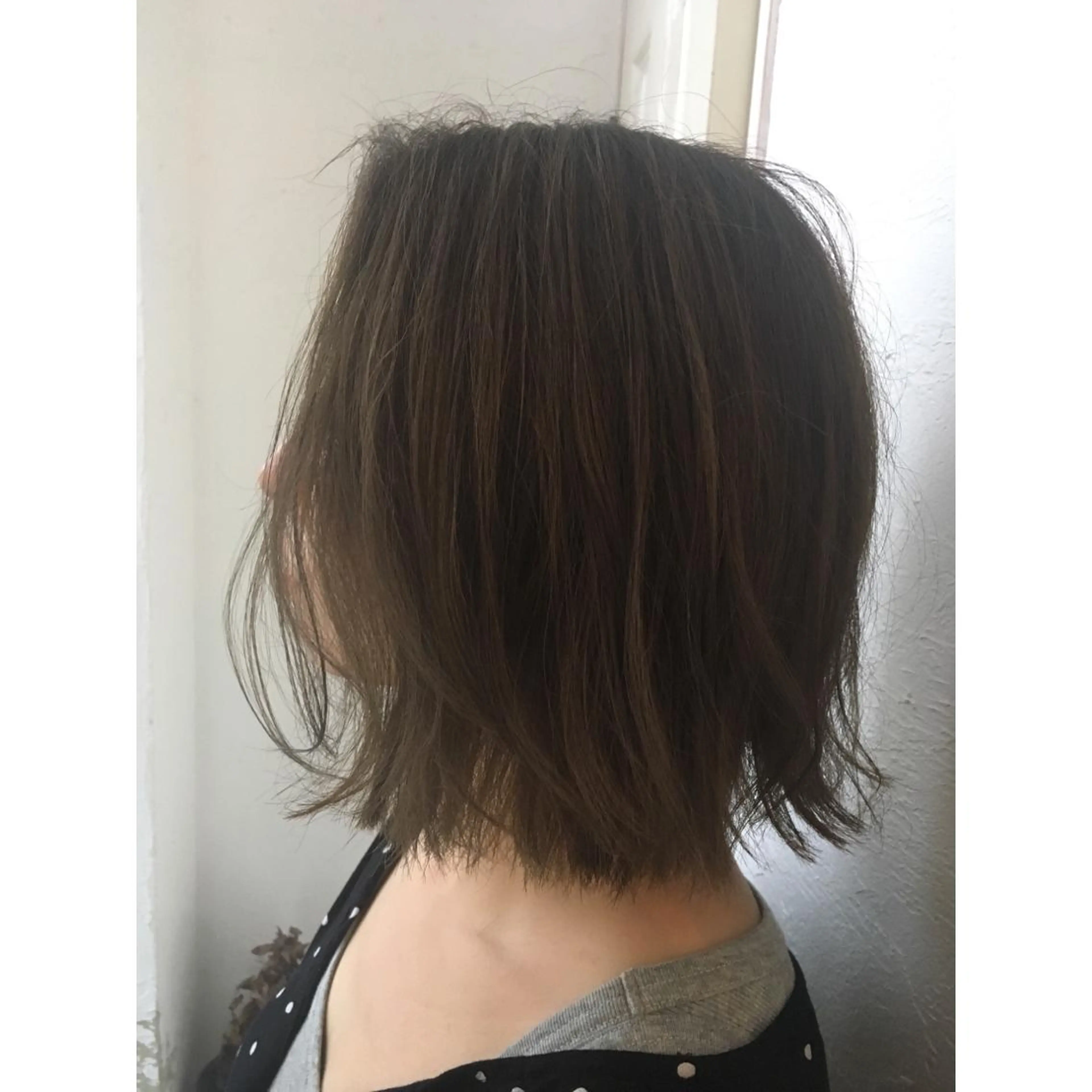 ミディアム カラー バレイヤージュ ハイライトカラー ハイライト レイヤーカット カット ヘアカラー fio マナミのヘアスタイル