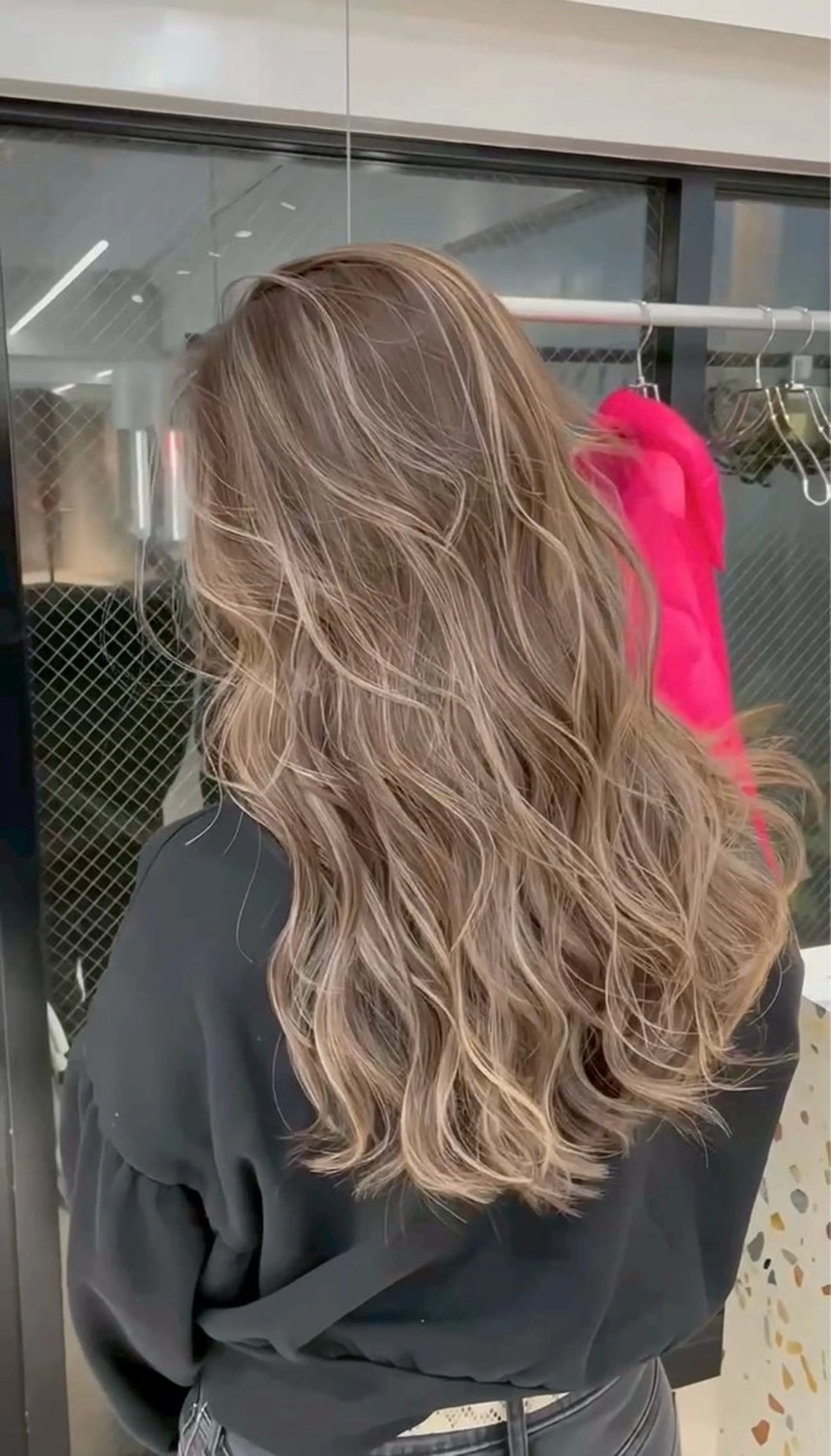 ロング カラー ベージュカラー ブリーチ グレージュ ハイライトカラー ハイトーンカラー ヘアカラー 表参道/ハイライト バレイヤージュのヘアスタイル