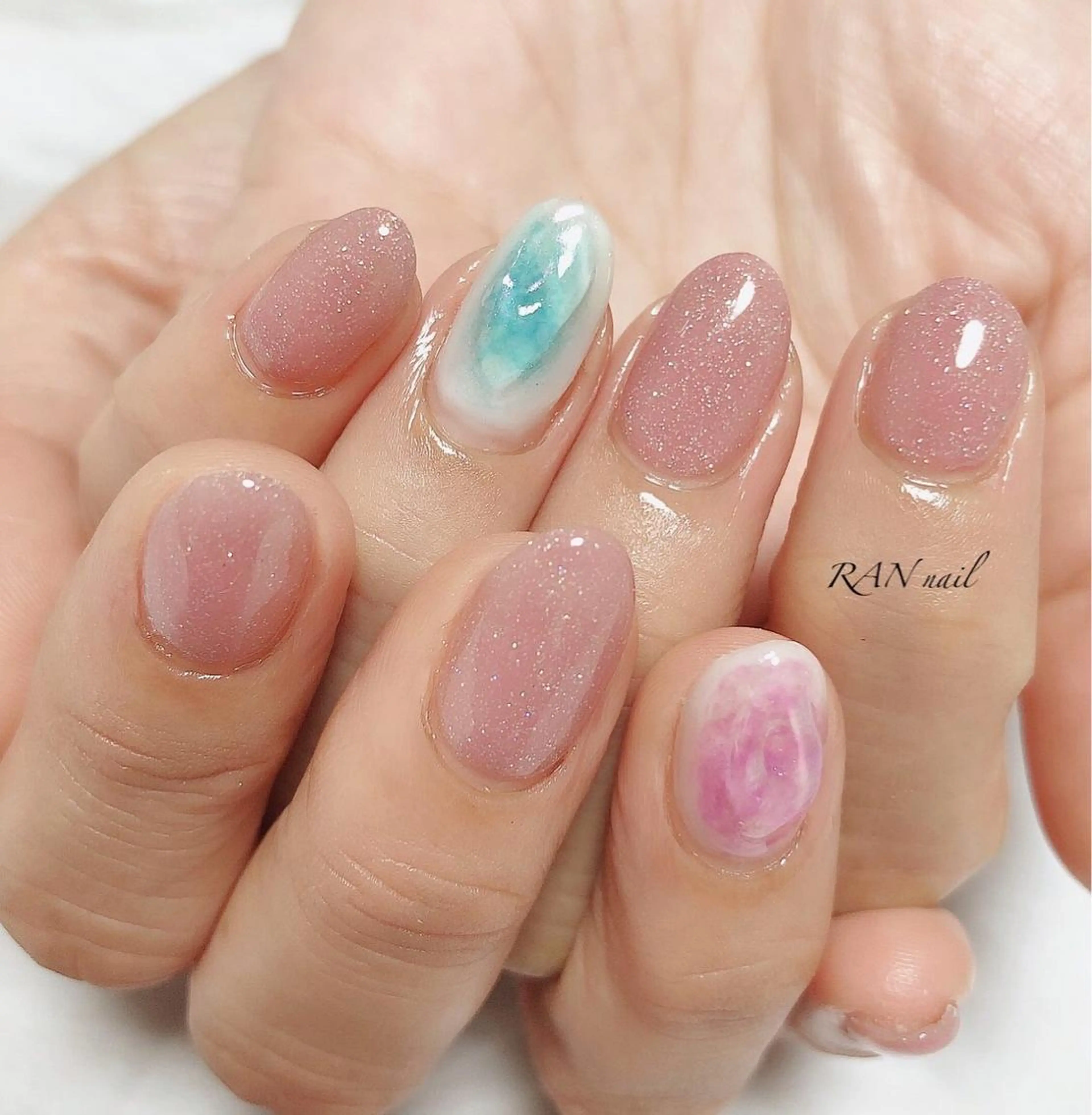 ネイル オーロラネイル チークネイル ジェルネイル 氷ネイル・うるうるネイル キラキラネイル ハンドネイル フットネイル RAN nail 〜ランネイル〜所属・RAN nailのネイルデザイン