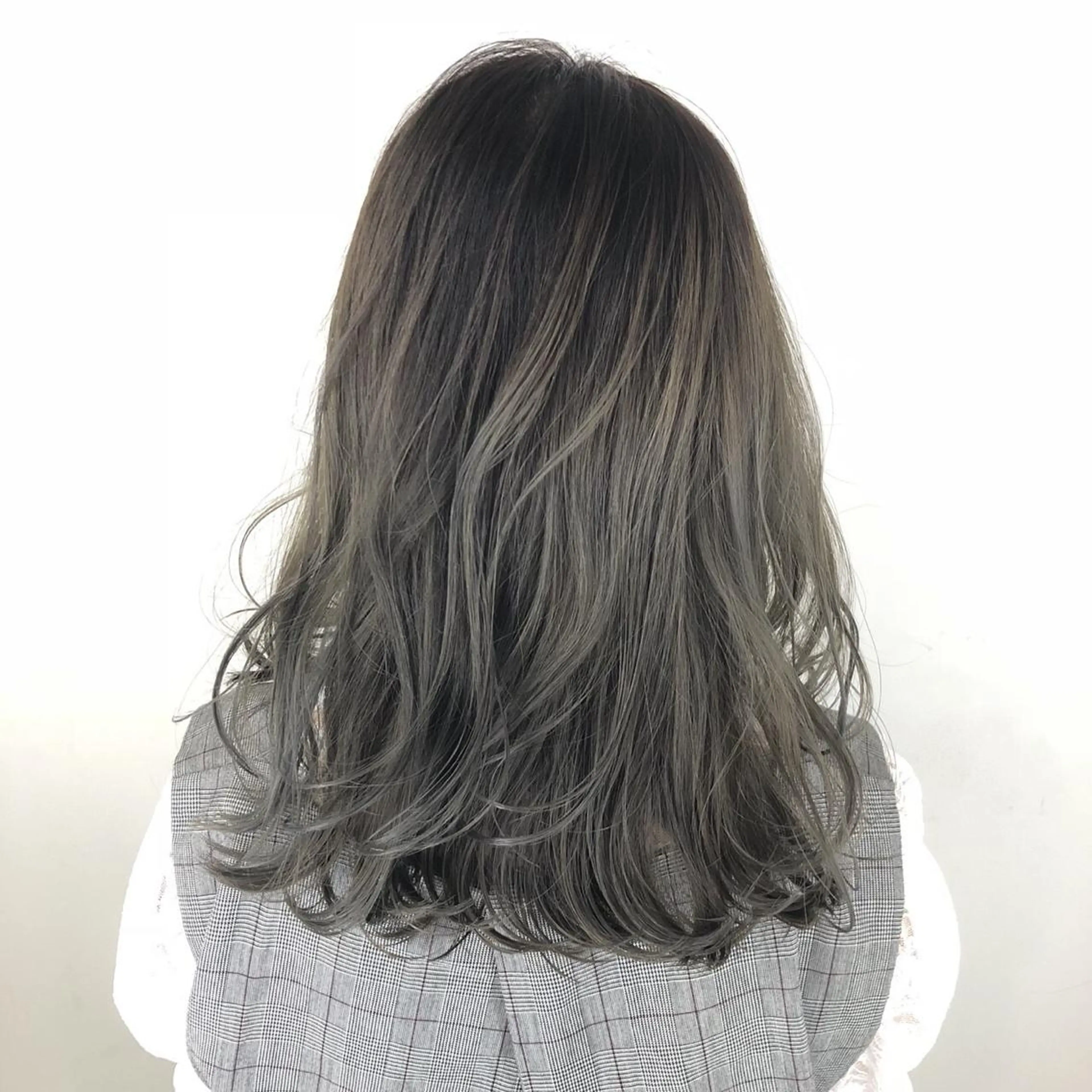 ミディアム カラー グラデーションカラー TOMOKA 艶髪/透明感カラーのヘアスタイル