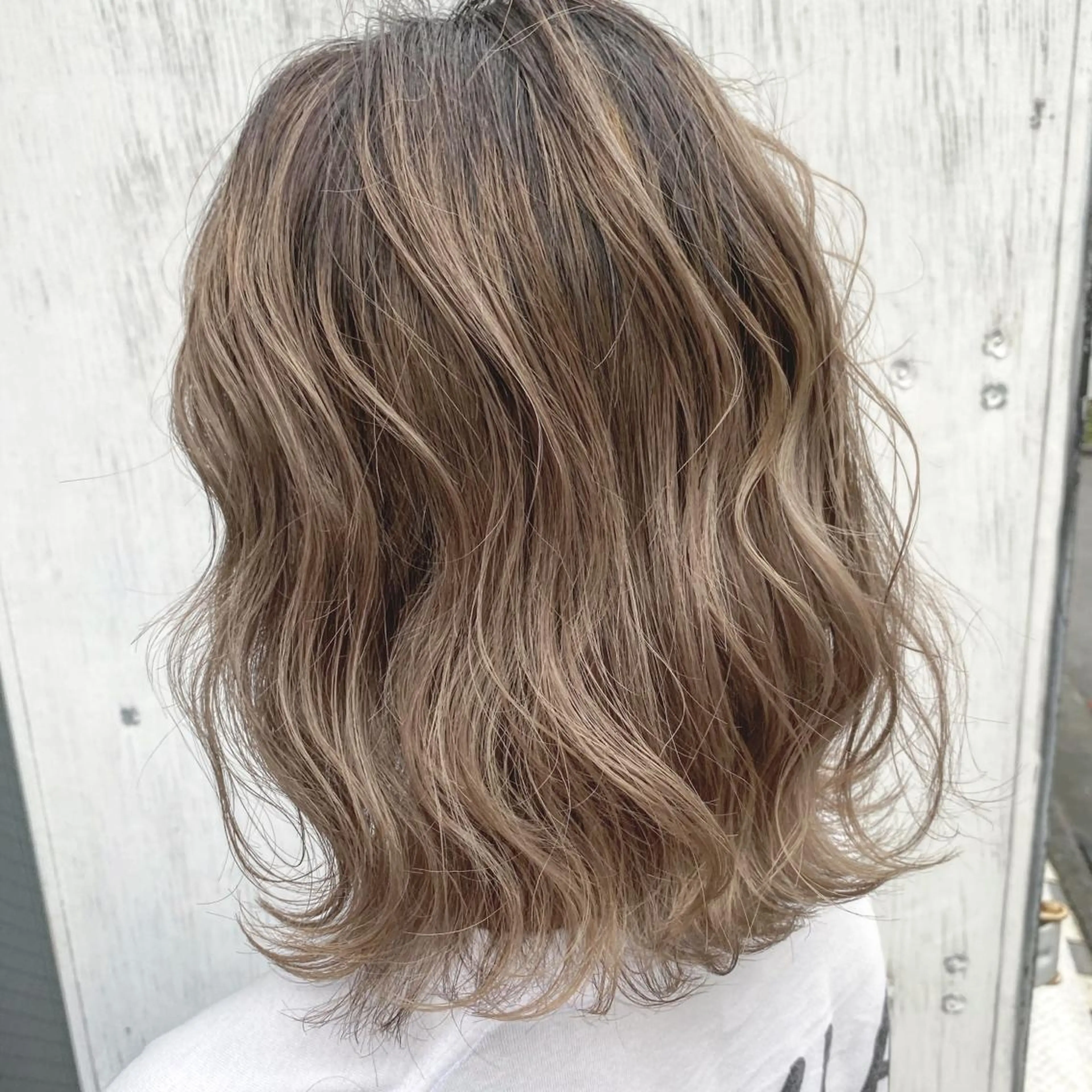 ショート カラー ☘️ブリーチ/ハイト ーン/レイヤー/のヘアスタイル