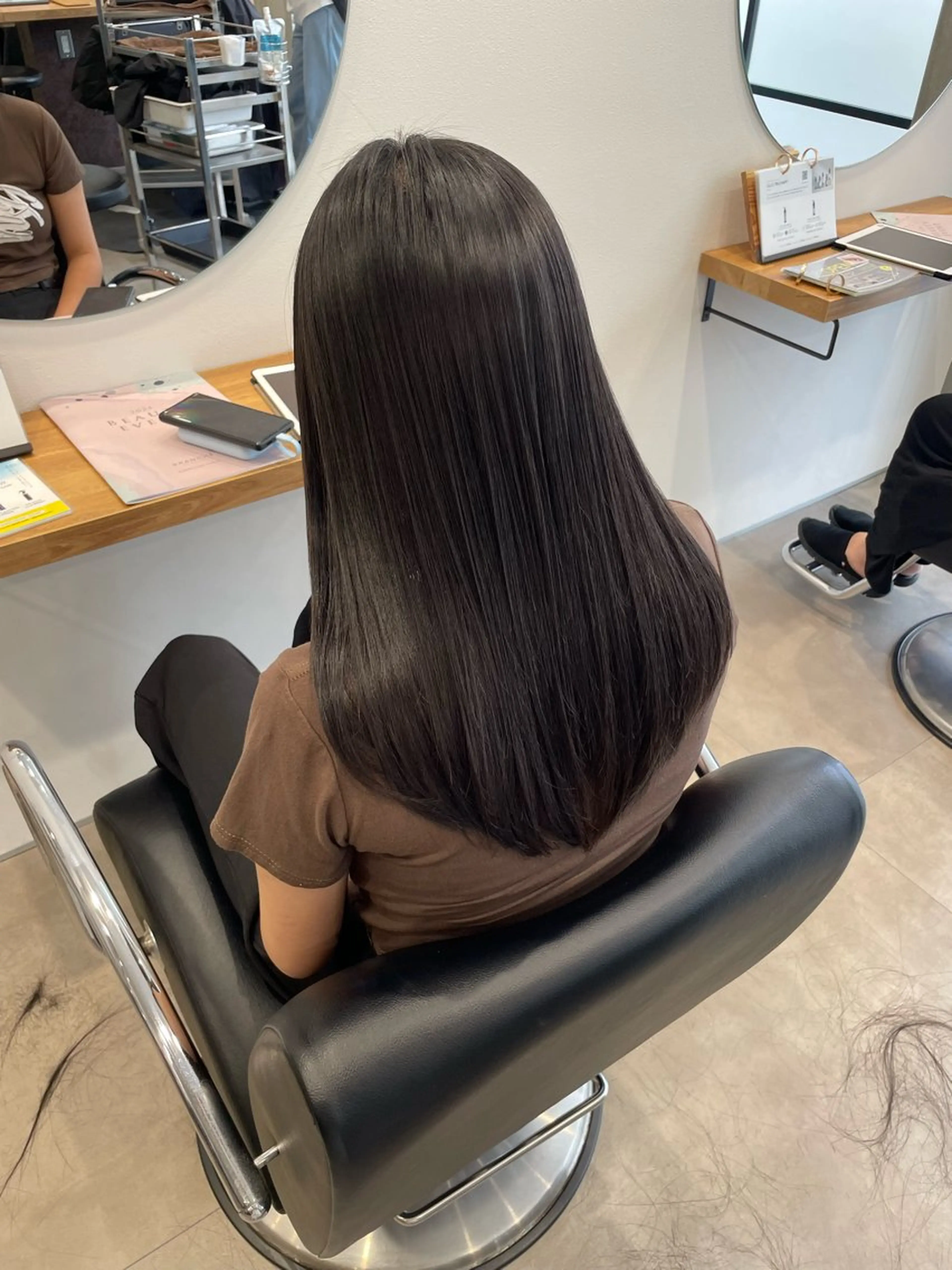 セミロング 佐藤 由依/水光カラーのヘアスタイル