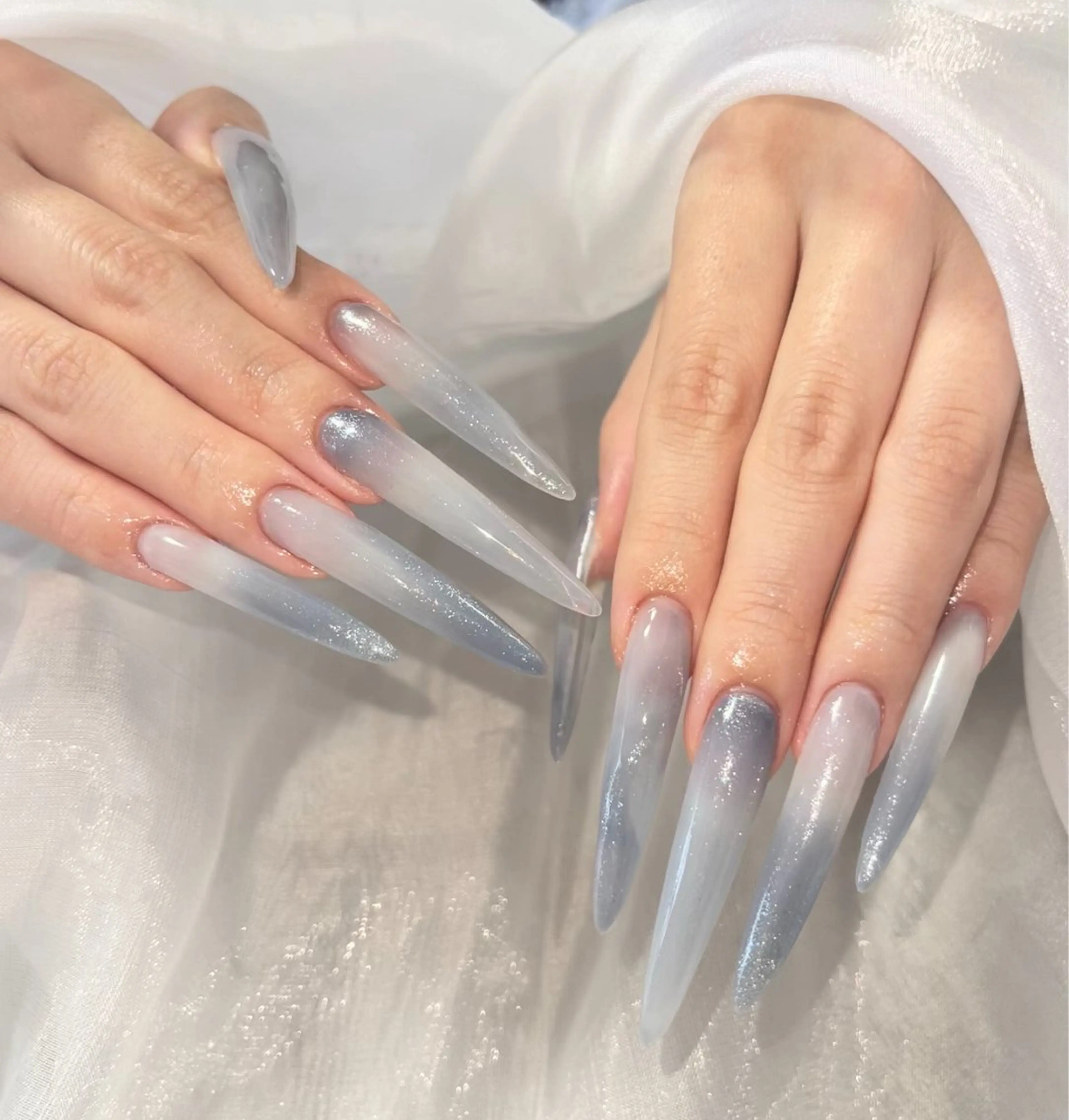 ネイル オーロラネイル ブラウン フラッシュネイル フラワーネイル ホログラムネイル ハンドネイル Amee Nail Salonのネイルデザイン