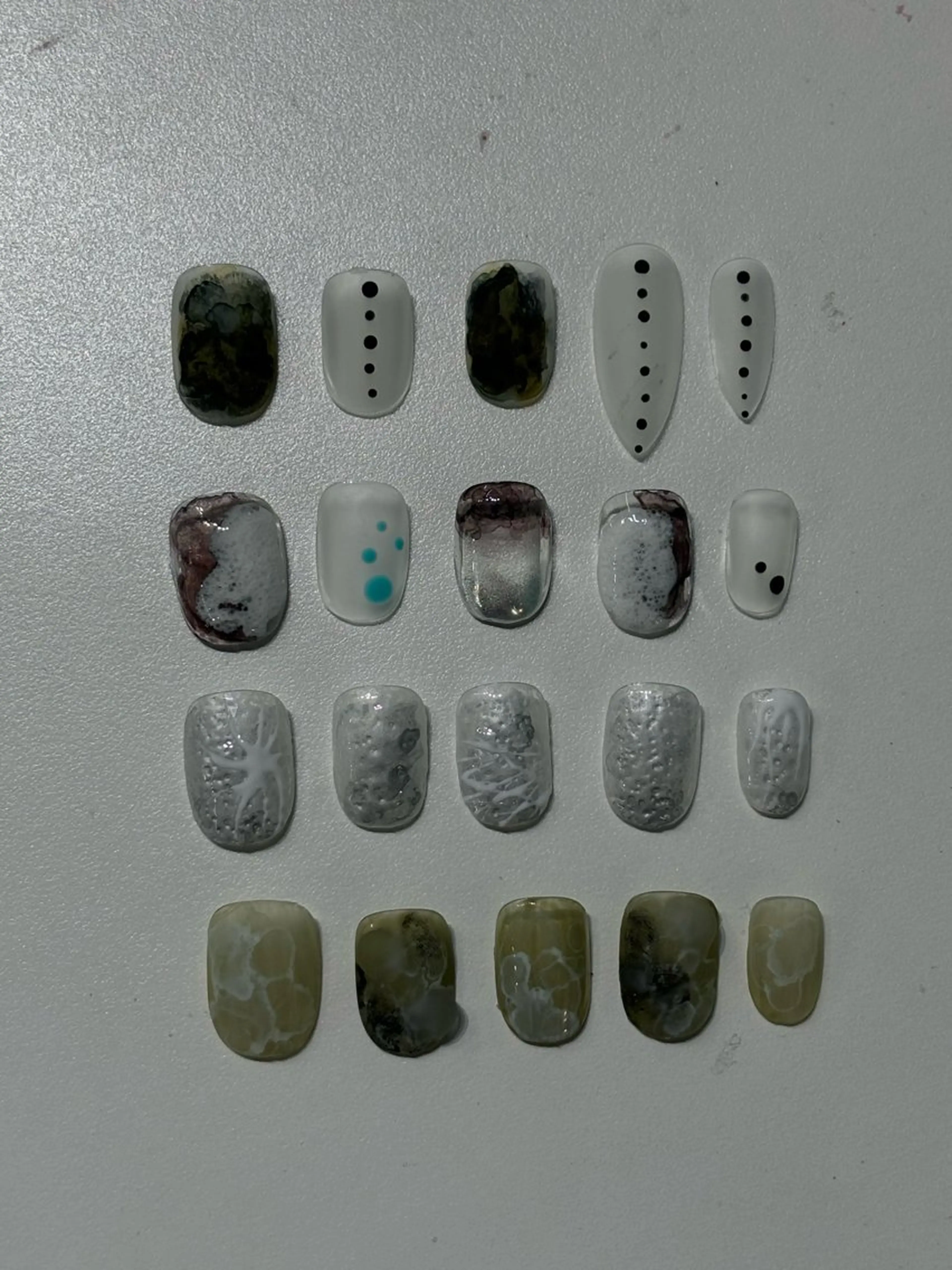 ネイル ハンドネイル LIL WHYのネイルデザイン