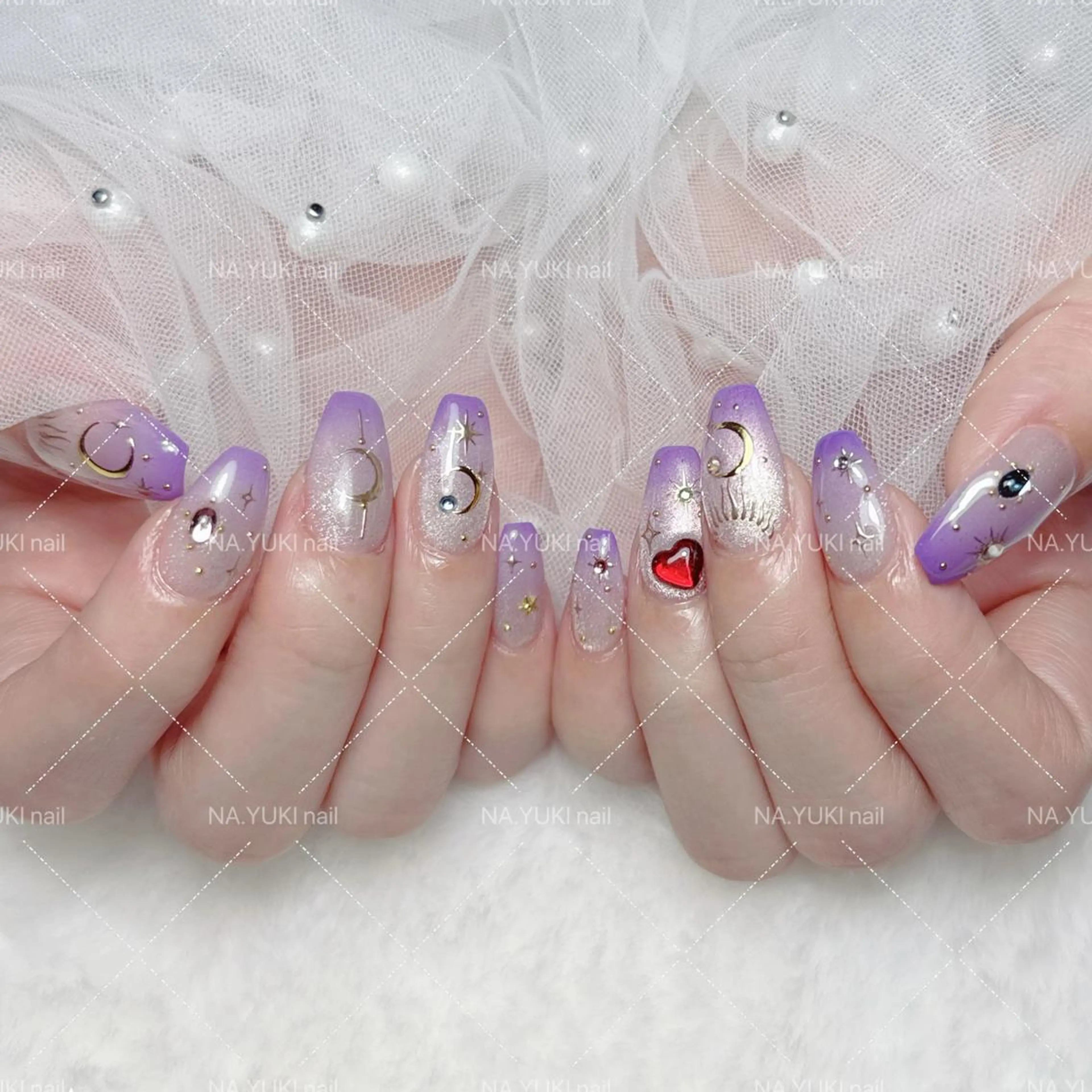 ネイル Queenie 🦋のネイルデザイン