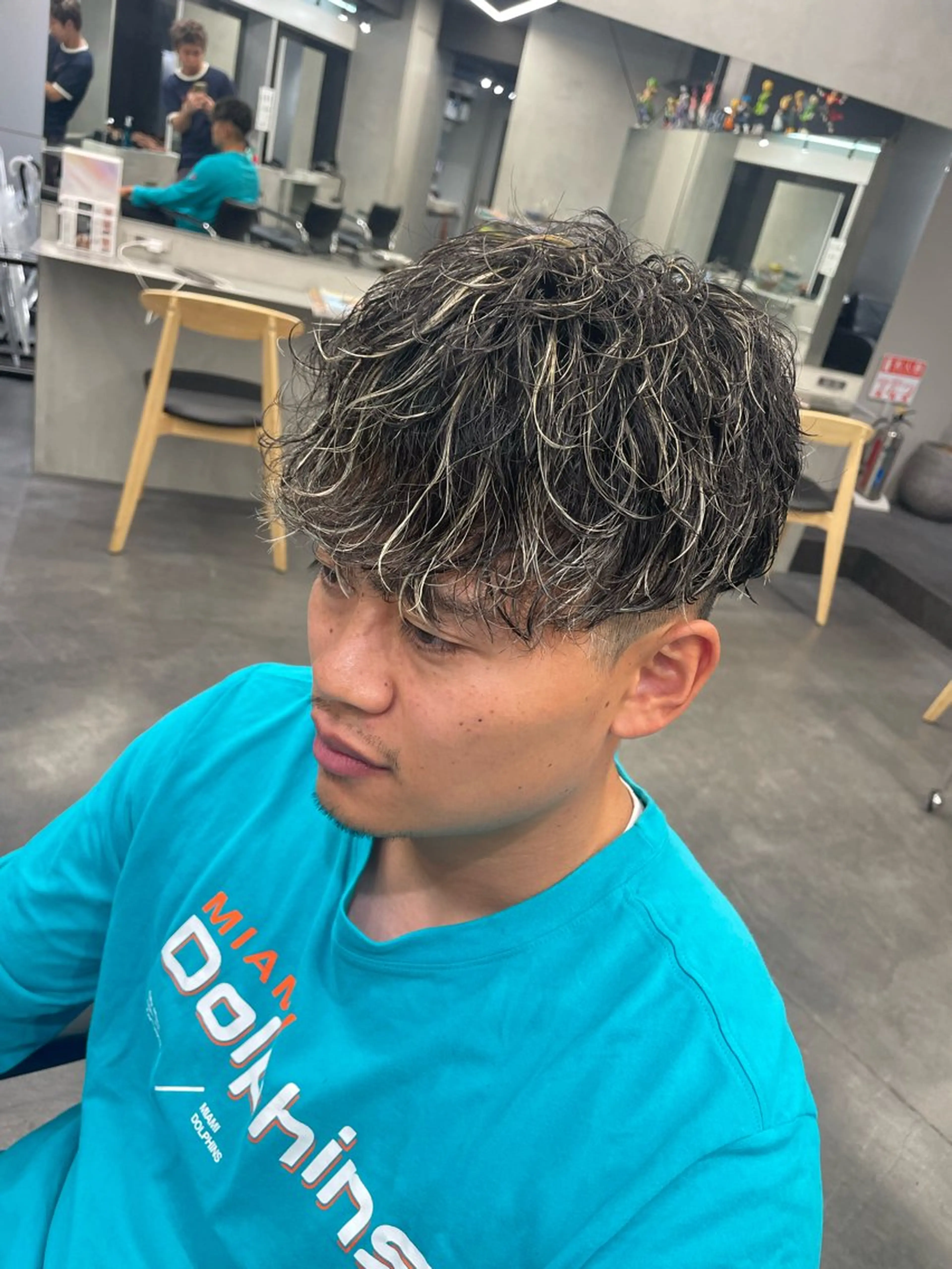 カラー メンズ メンズハイライト ハイライトカラー fifth リュウセイのヘアスタイル