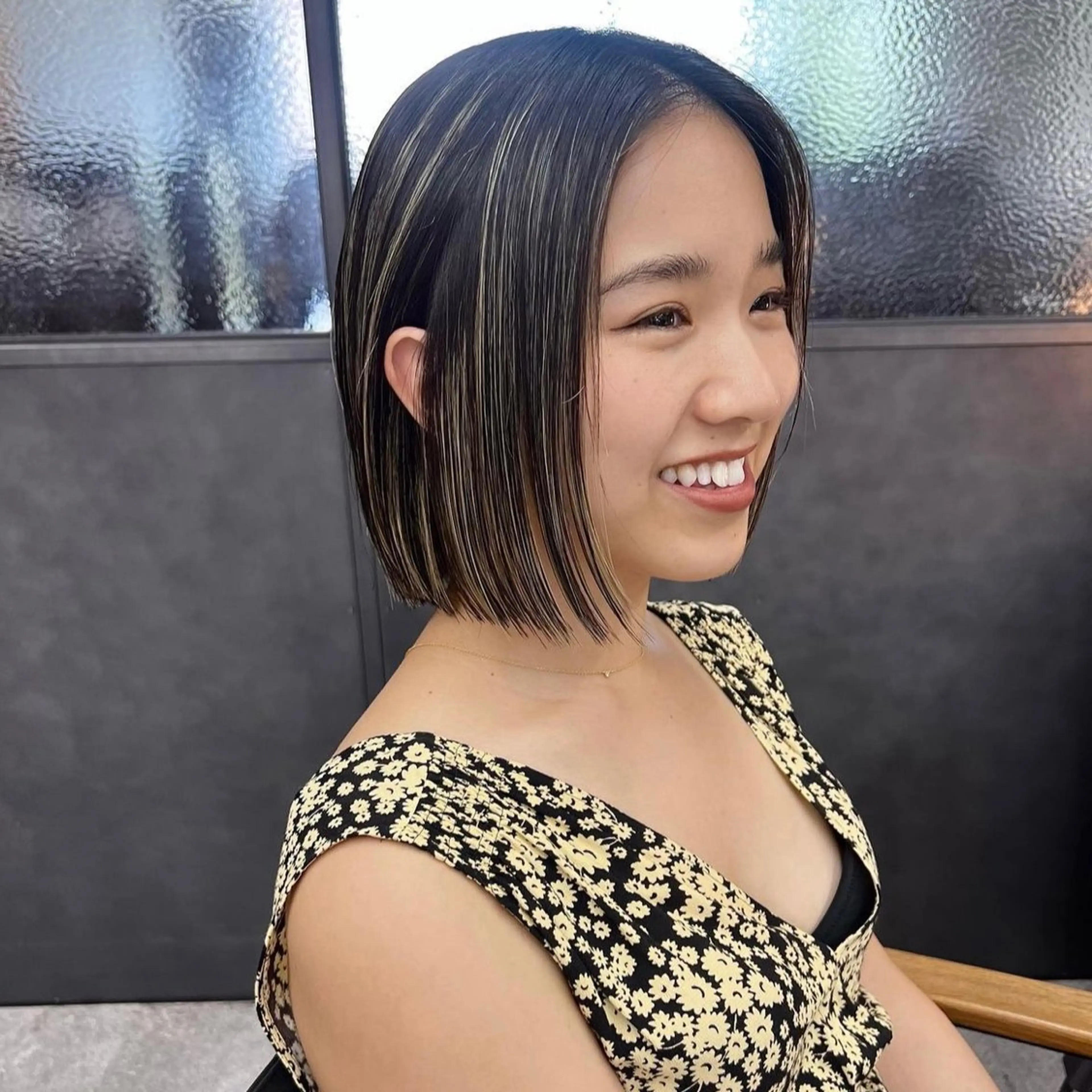 ミディアム ボブ ハイライト ヘアカラー トリートメント 韓国ヘア /男女☘️ 細江 美紅のヘアスタイル