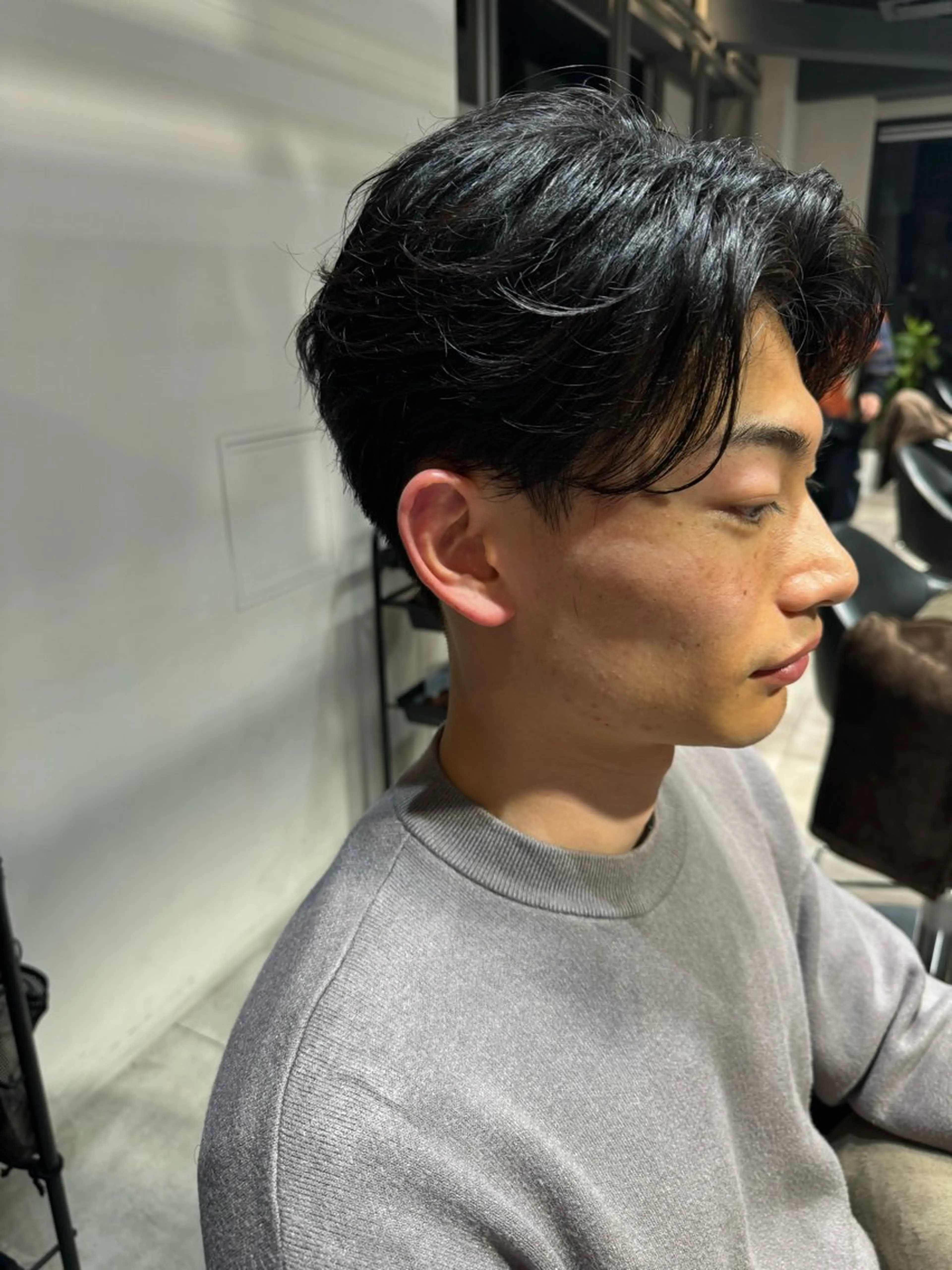 ミディアム メンズ ミディアムパーマ メンズパーマ カット 似合う髪型が 分からない方へのヘアスタイル