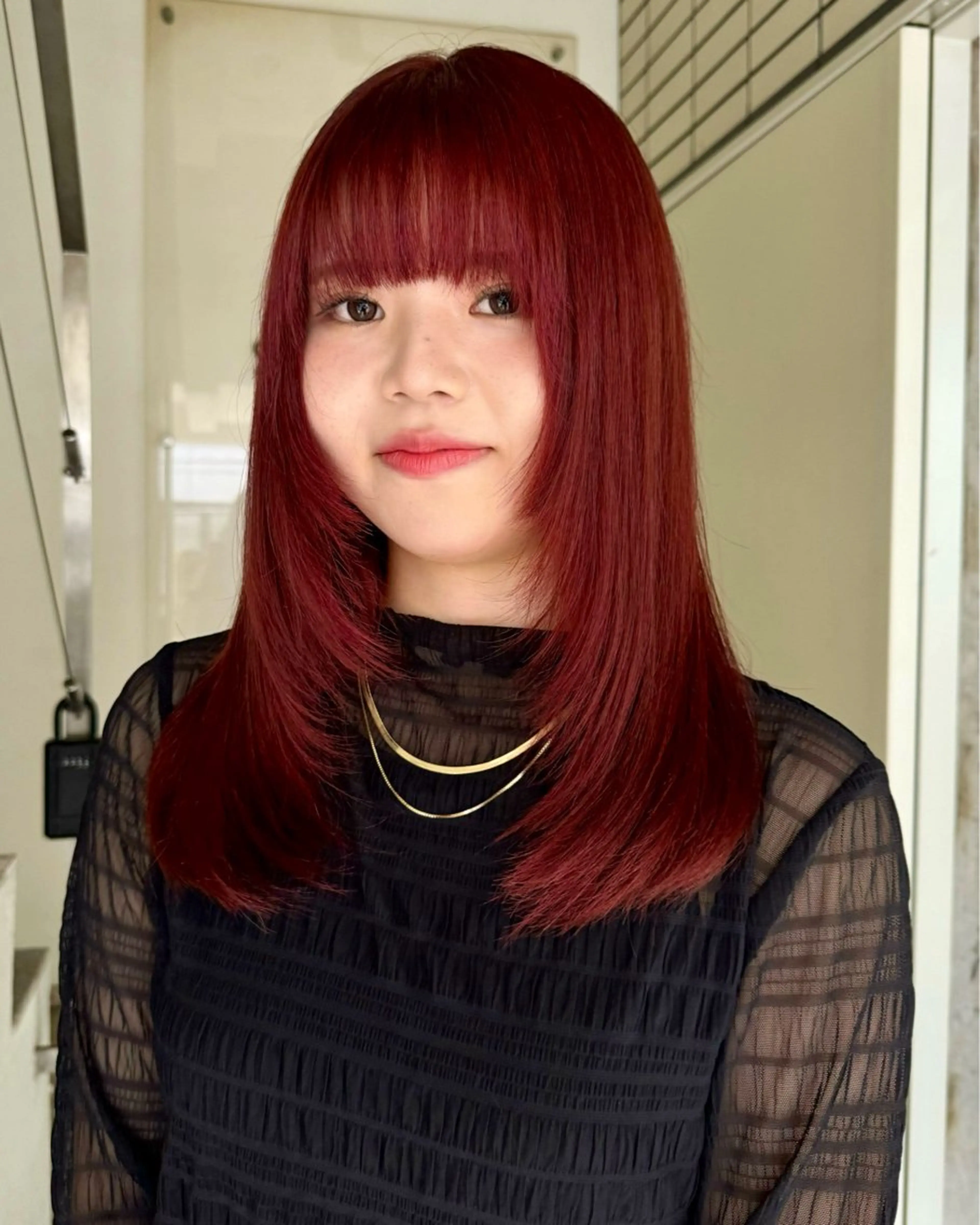 セミロング レイヤーカット 切りっぱなしボブ/ ブリーチカラー/大塚のヘアスタイル