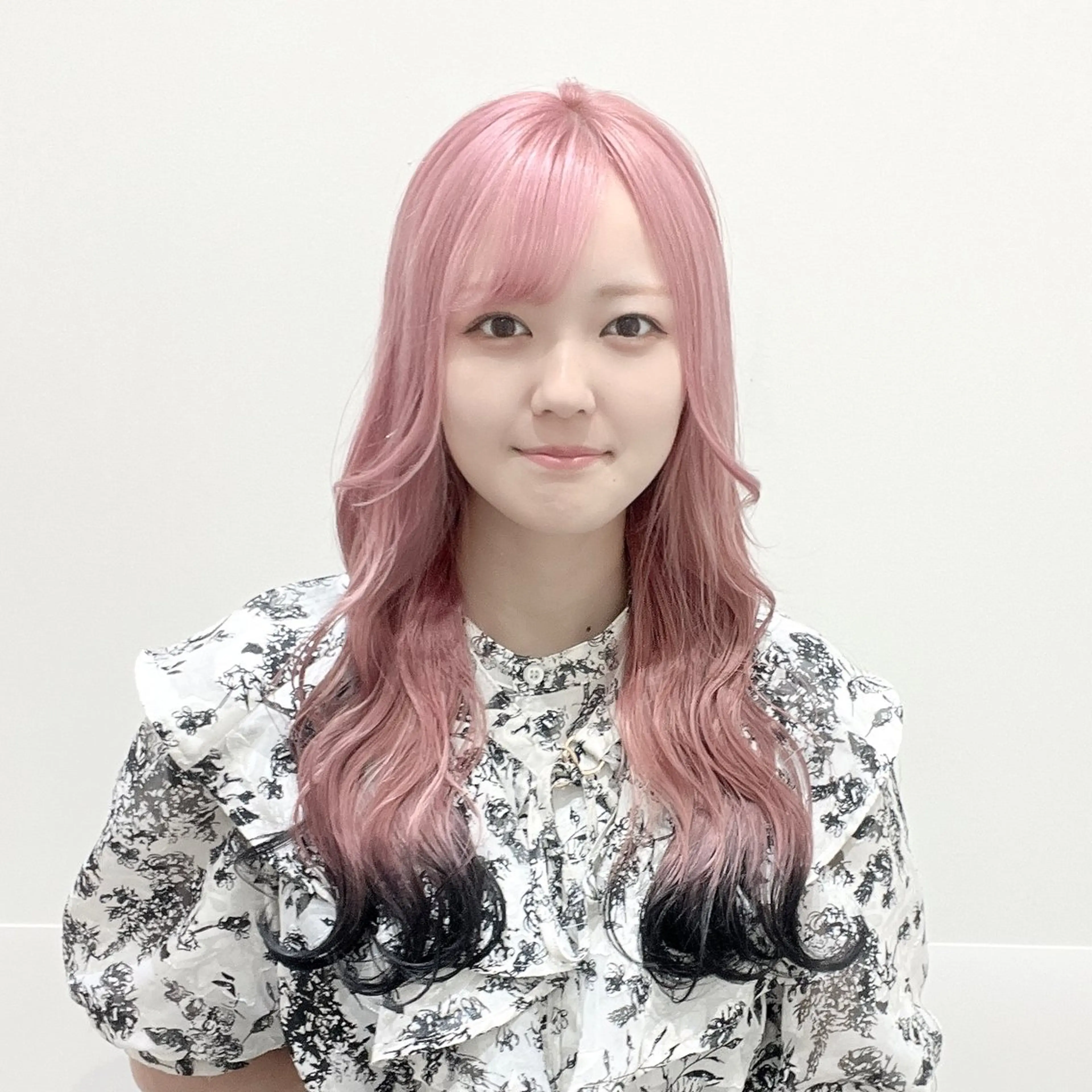 ロング カラー グラデーションカラー 🩵ブリーチカラー 🐈MIORI🩵のヘアスタイル