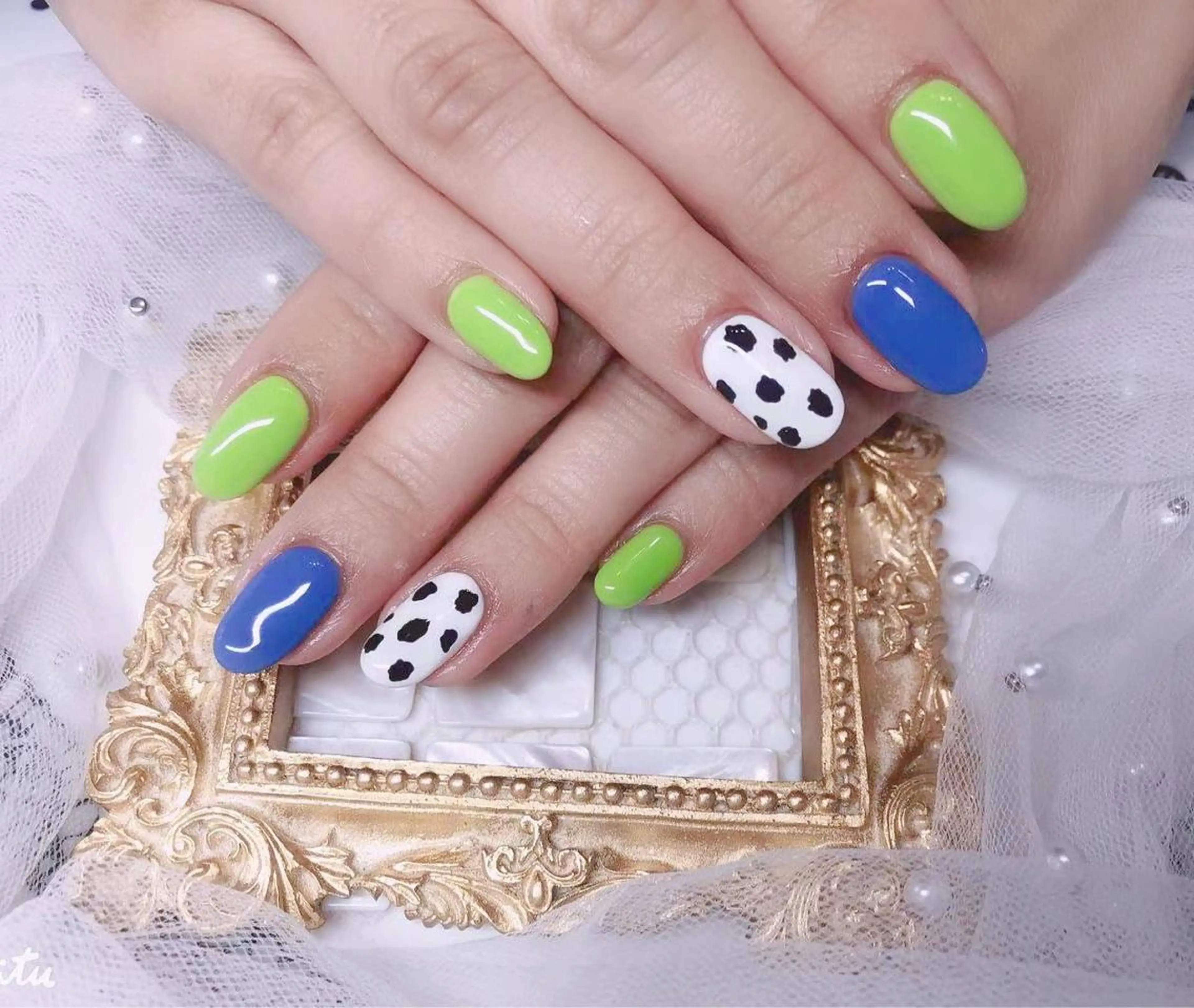 ネイル ハンドネイル マジック ミラーのネイルデザイン