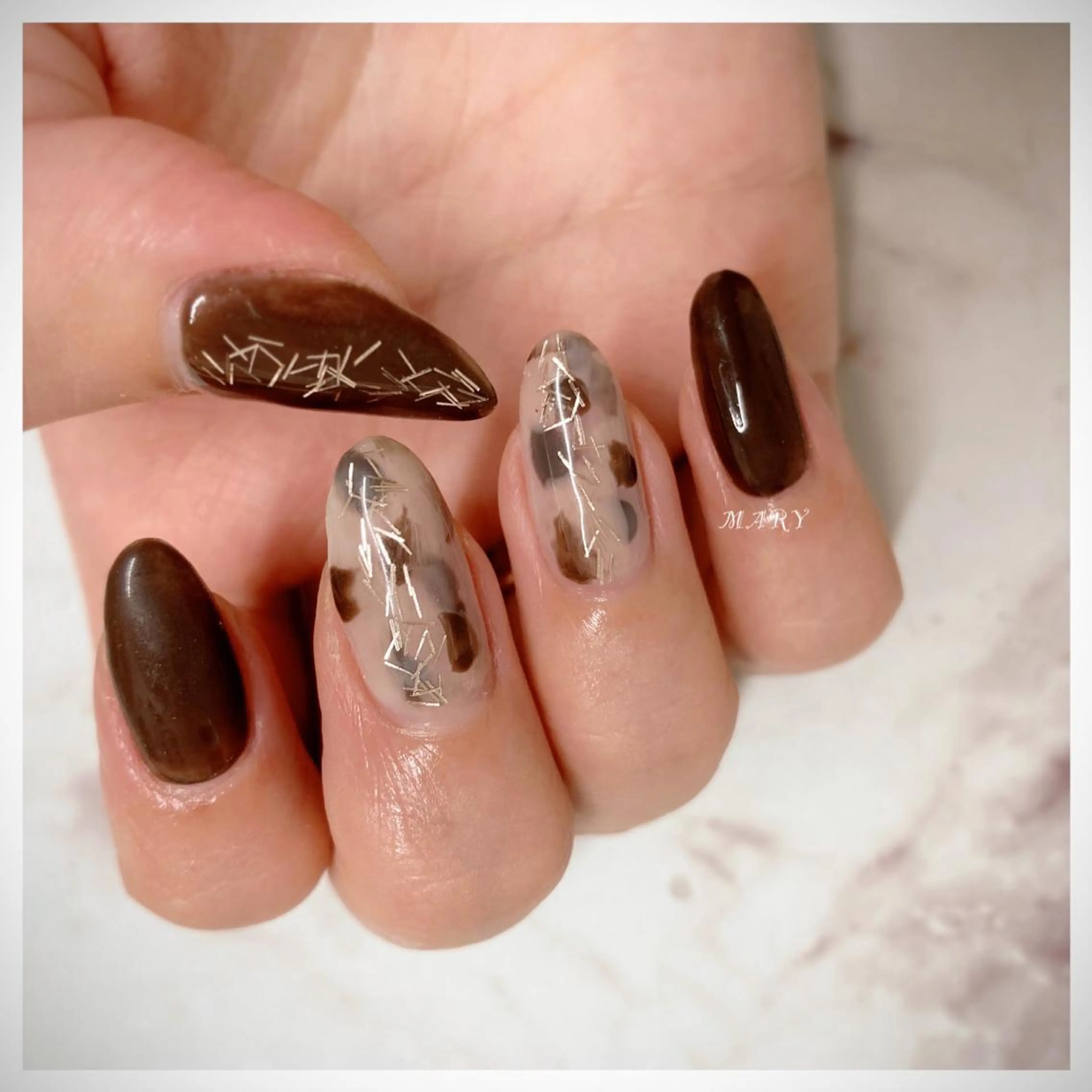 ネイル アートネイル ブラウン ニュアンスネイル ワンカラーネイル ハンドネイル Mary nail .narumiのネイルデザイン