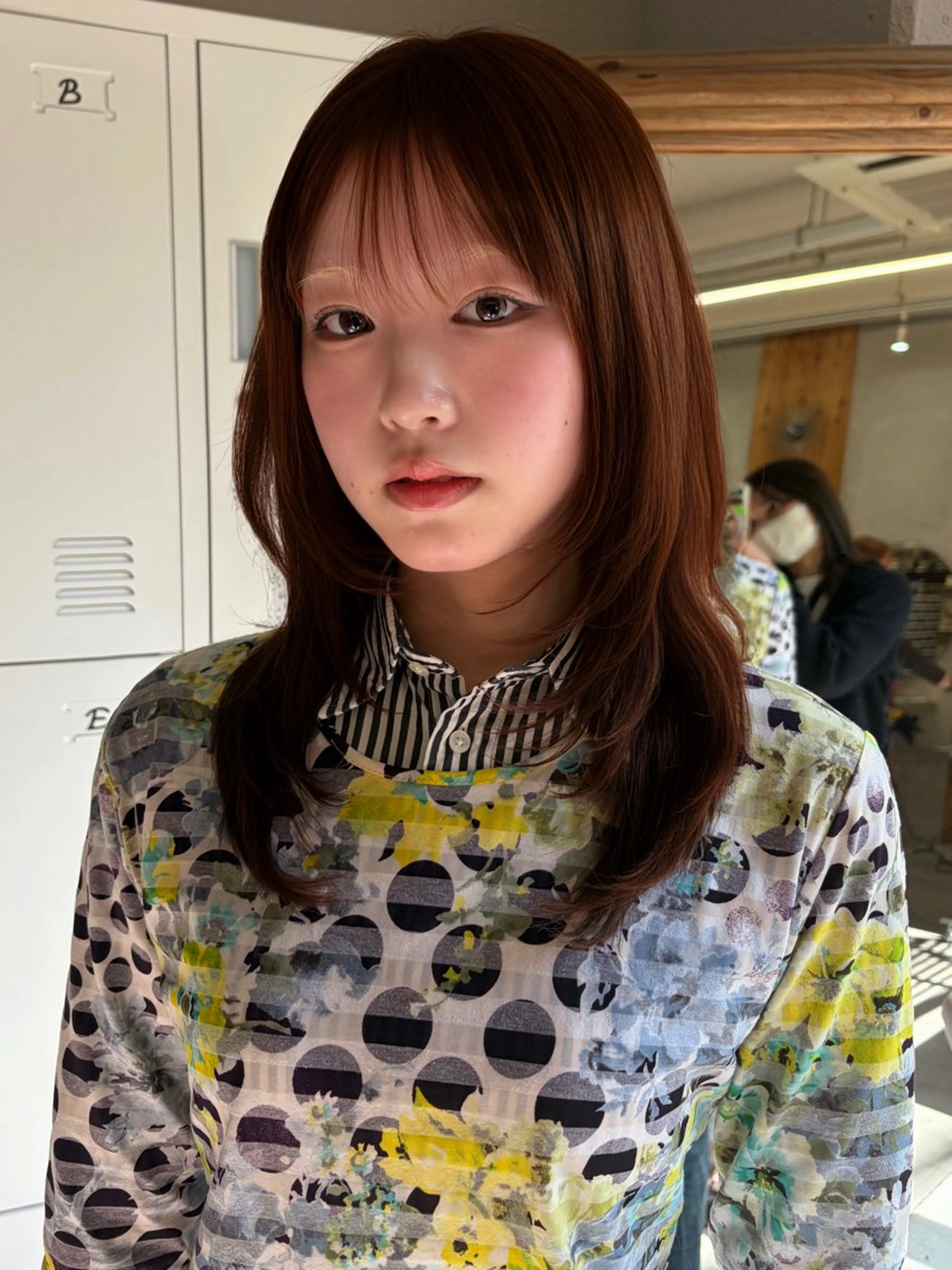 カラー レイヤーカット/ 酸性ストレート梅田のヘアスタイル