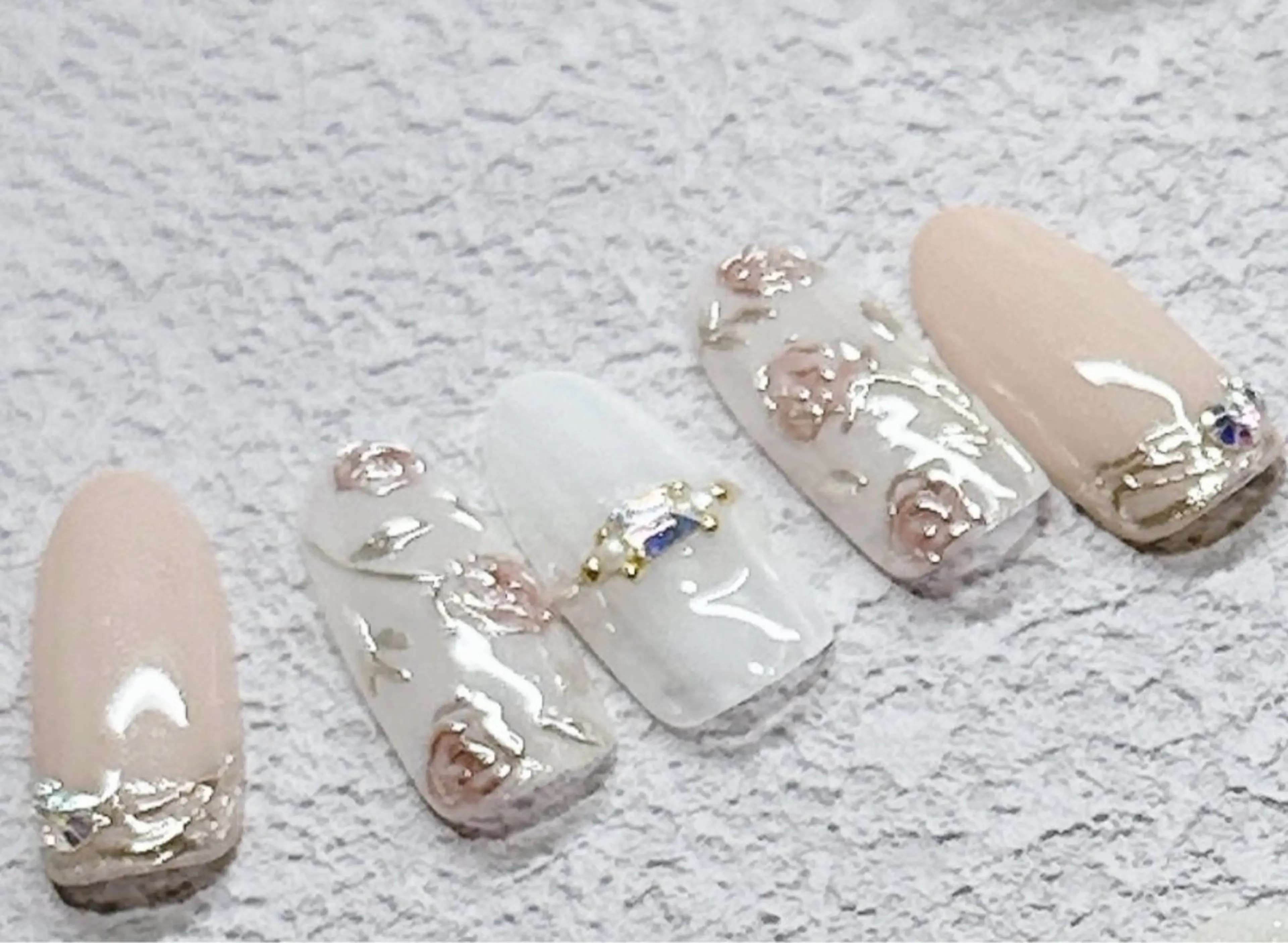 ネイル オーロラネイル ジェルネイル ニュアンスネイル オフィスネイル シンプルネイル ネイルサロン パールのネイルデザイン