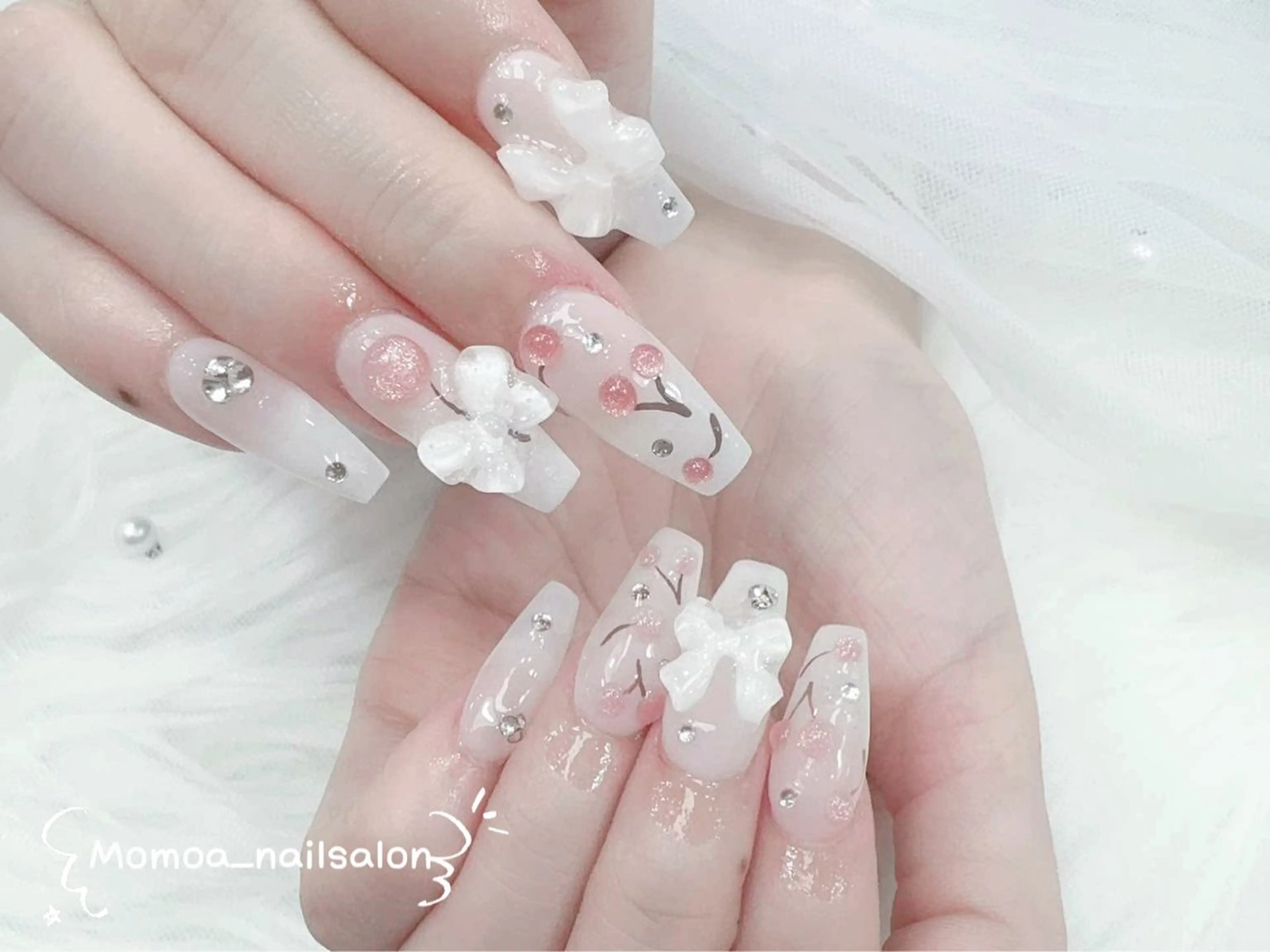 ネイル グラデーション キラキラネイル マグネットネイル スカルプネイル 冬ネイル ハンドネイル kawaiiko サロンのネイルデザイン