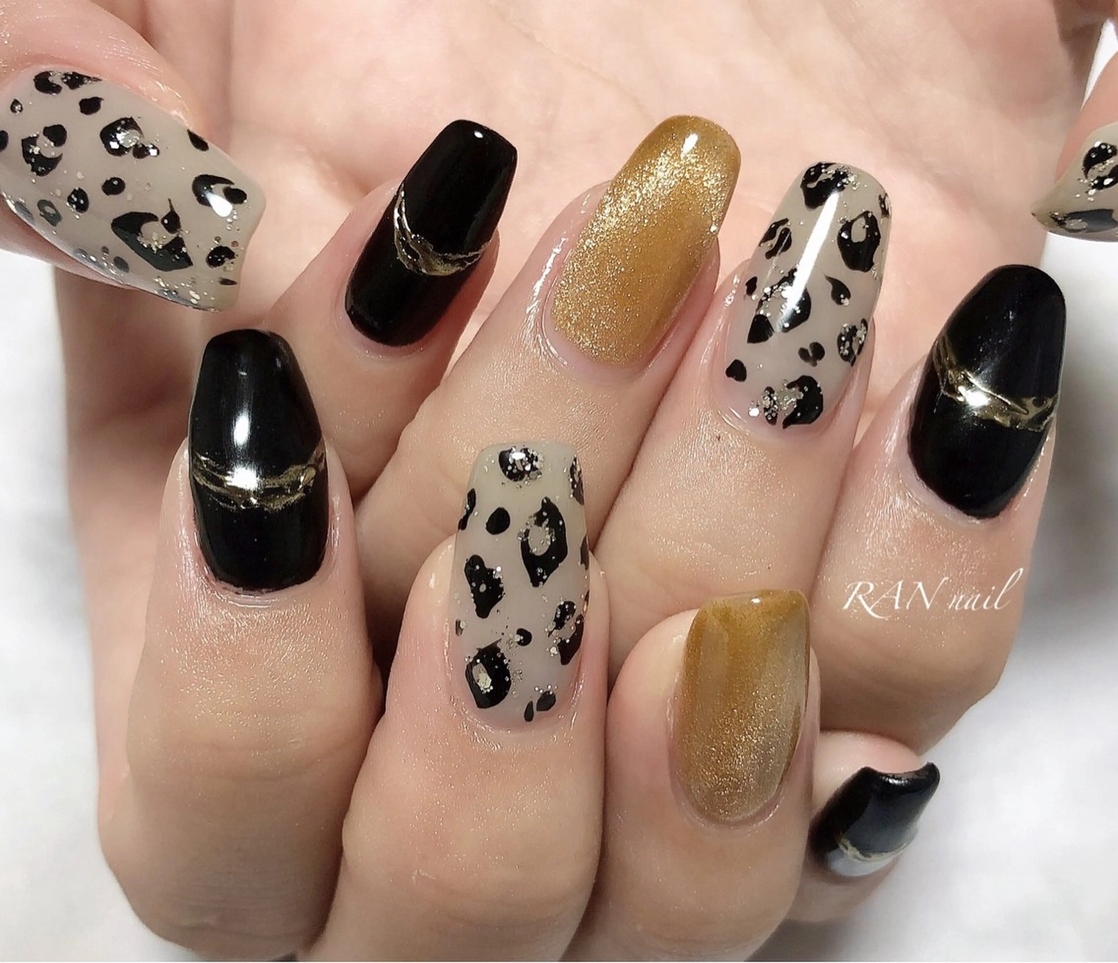 ネイル アニマル柄 ジェルネイル キラキラネイル マグネットネイル ミラーネイル ハンドネイル フットネイル RAN nailのネイルデザイン
