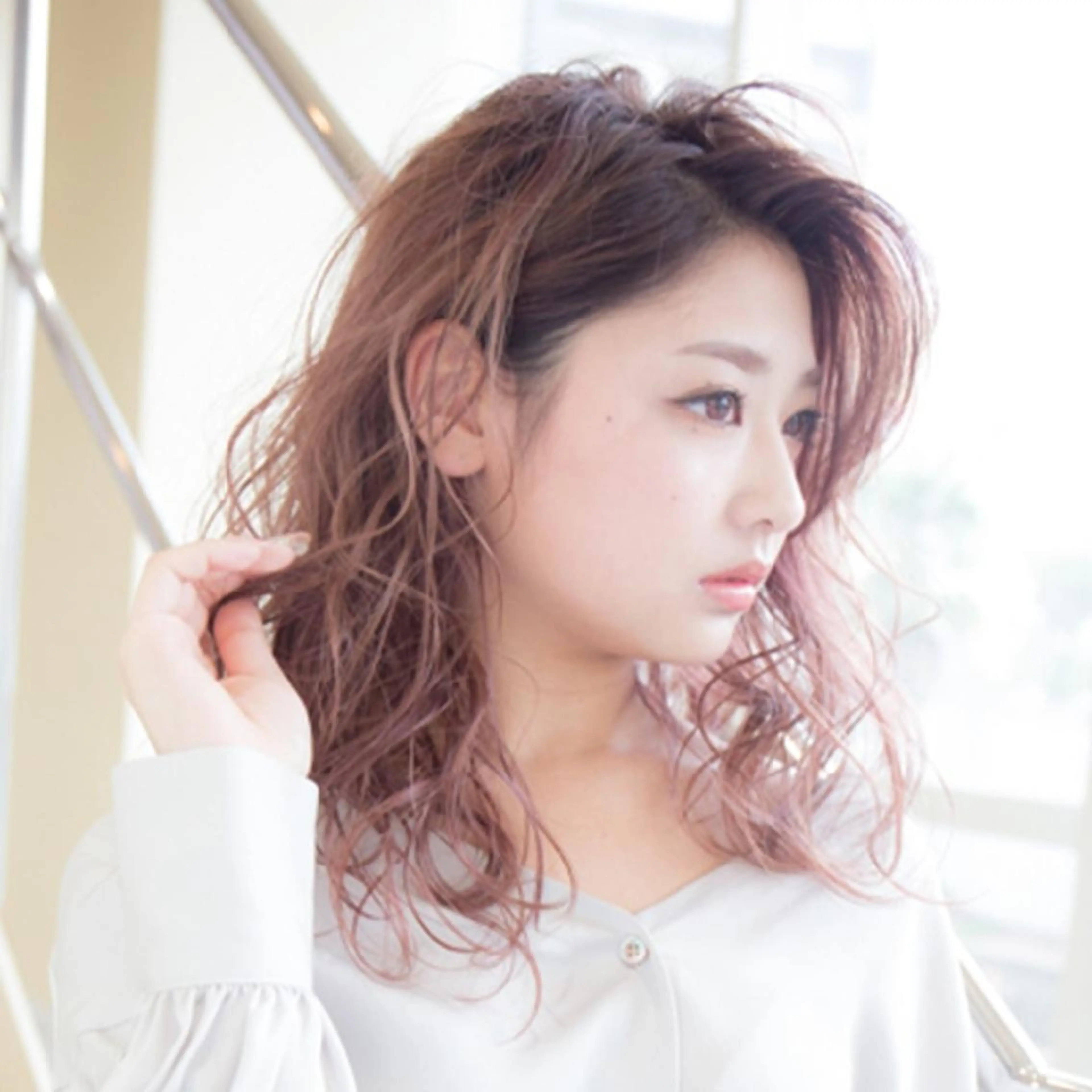 ミディアム カラー アッシュ ピンクカラー ピンクアッシュ リゾートサロン エム バイ ヴァローレ
所属・タナカ *歴10年以上*のヘアスタイル