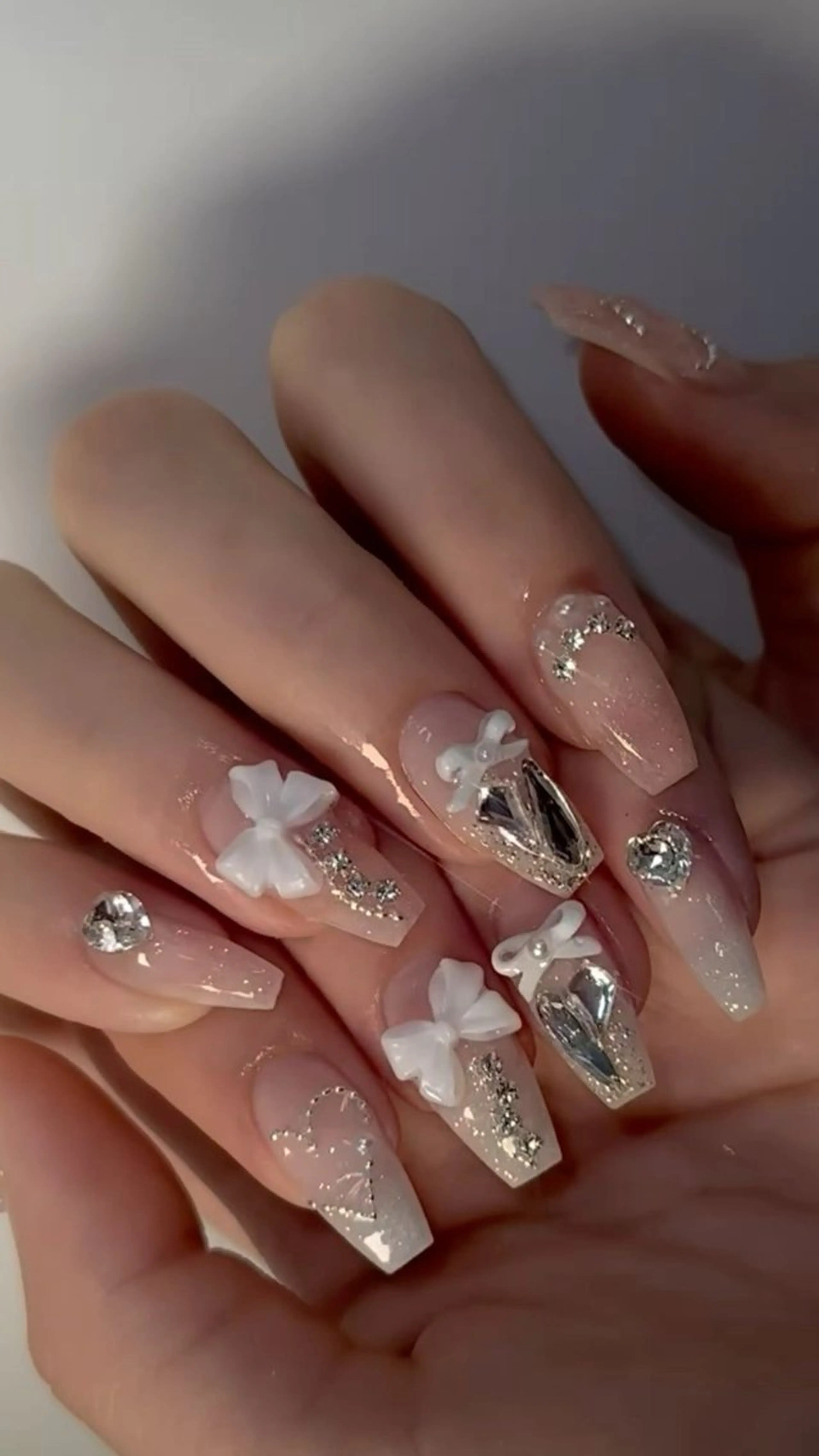 カラー グラデーションカラー ピンクカラー ハンドネイル AIN Nailのネイルデザイン