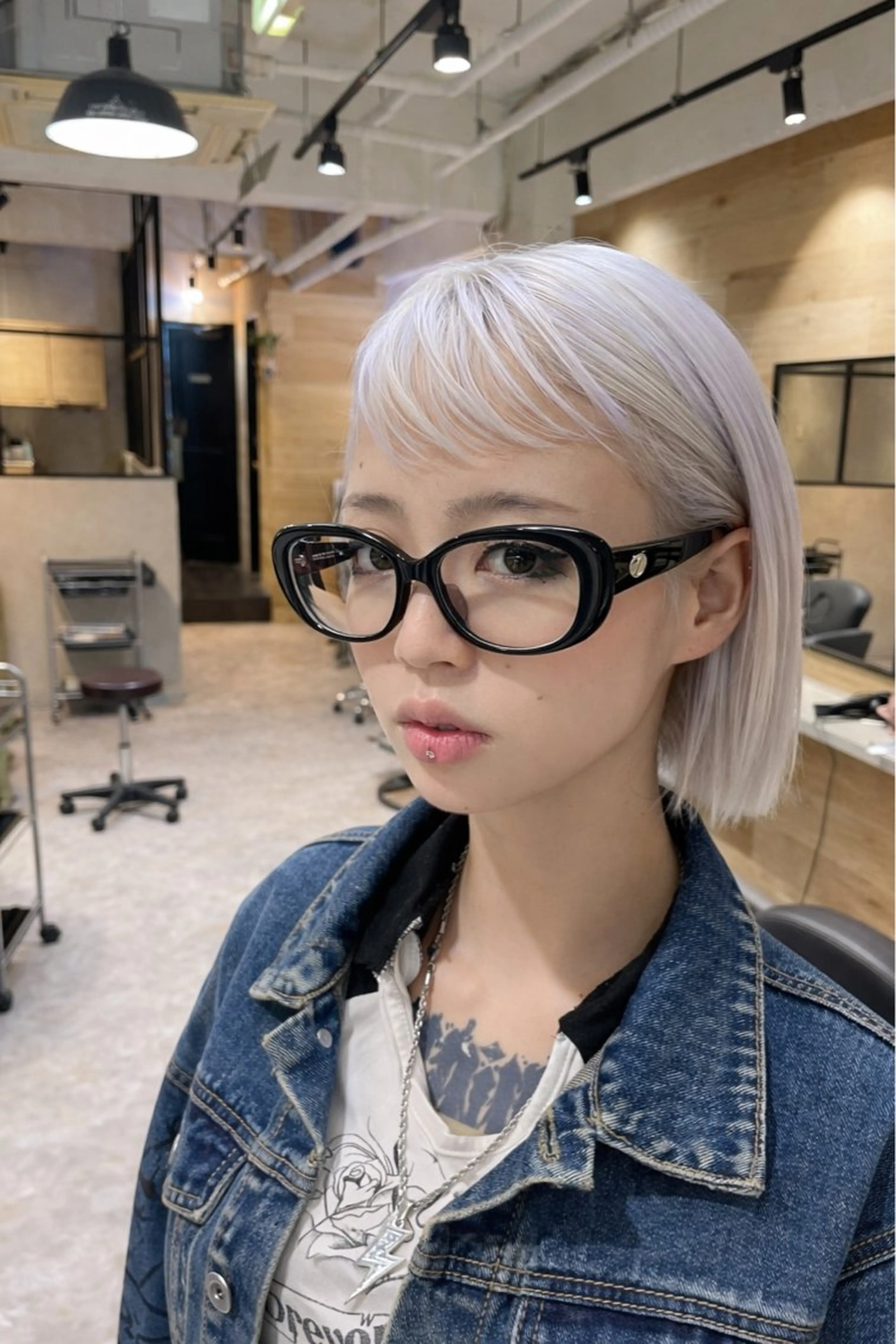 ミディアム カット ヘアカラー トリートメント EIGHT　サイショ ミズキのヘアスタイル