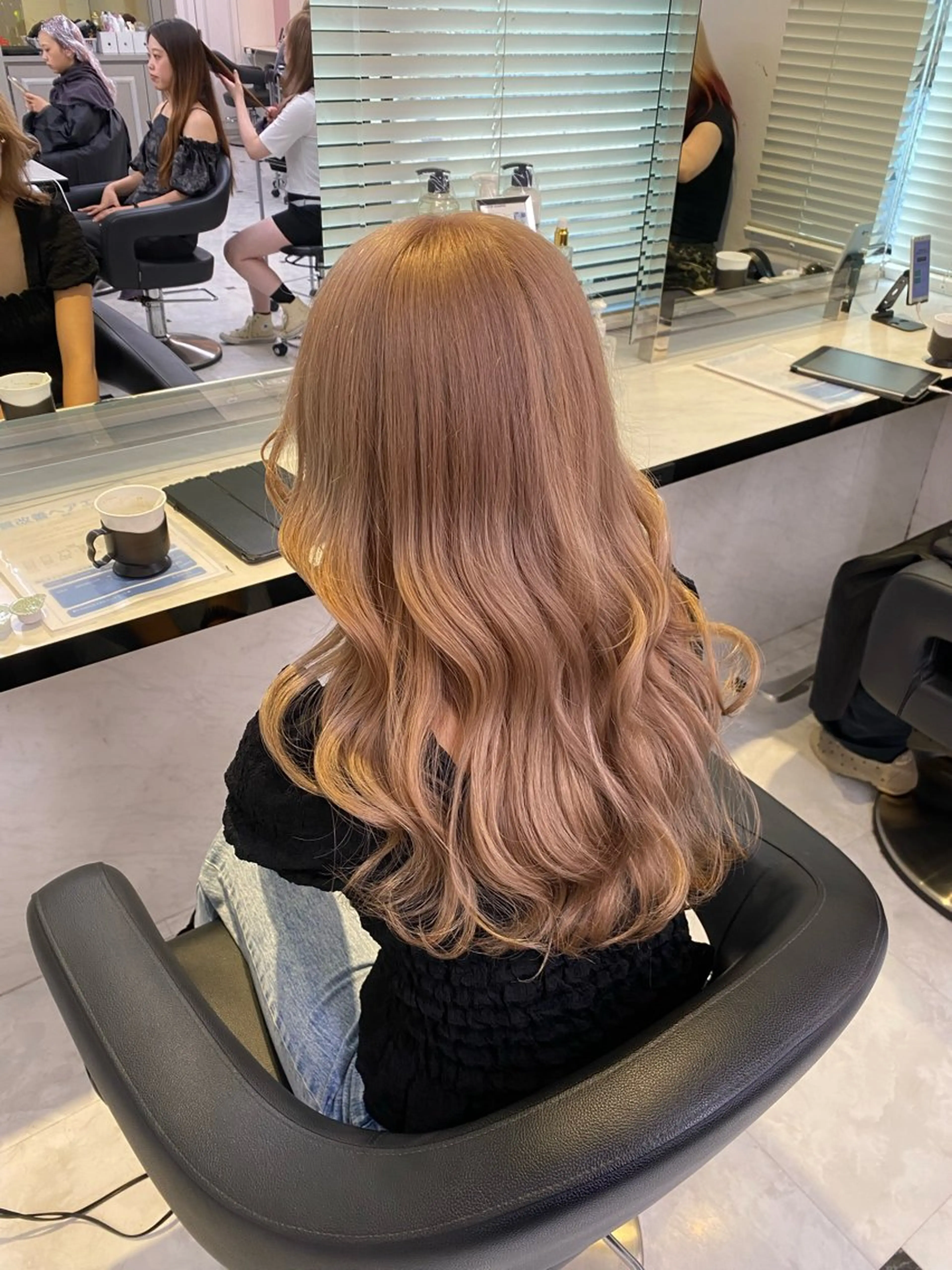 ロング カラー ヘアカラー トリートメント 透明感ベージュカラー 🪞上野🪞AIのヘアスタイル