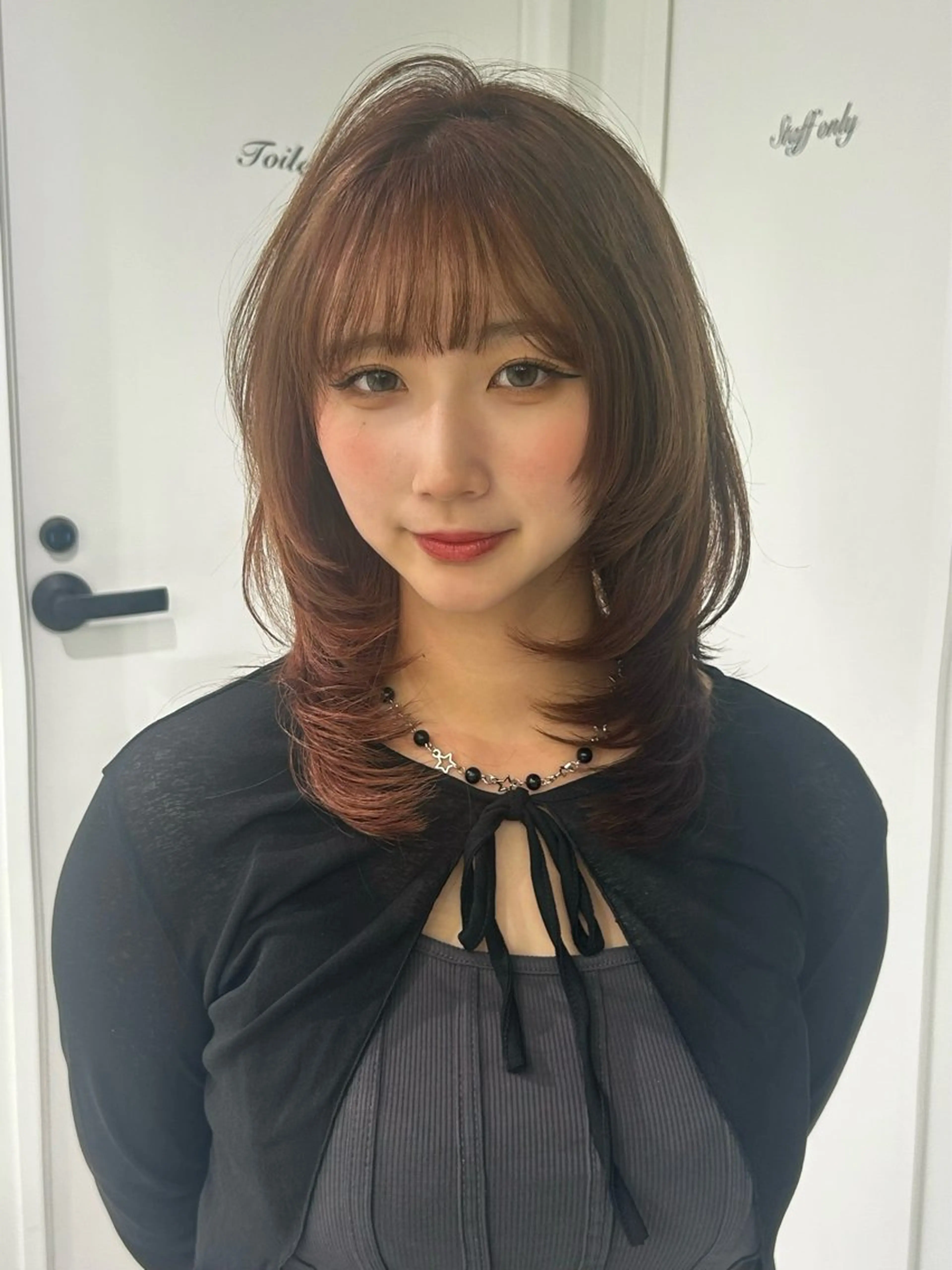 ミディアム レイヤー／マツエク 💋𝑨𝑵𝑵𝑨のヘアスタイル